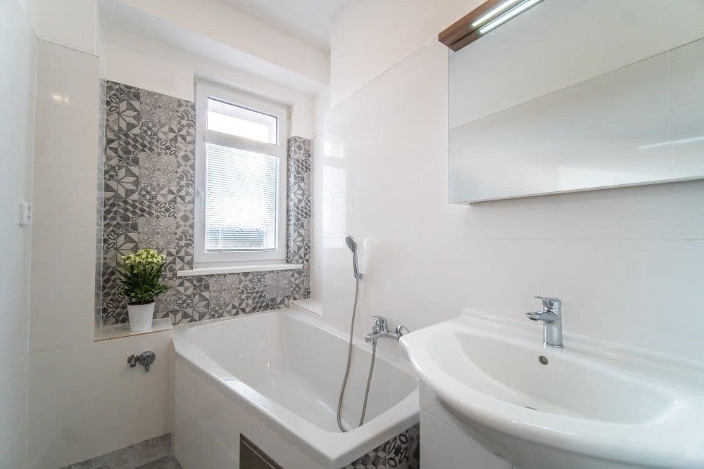 1 bedroom with open-plan kitchen flat to rent, 53 m², Vladivostocká, Prague, Prague 1 bedroom with open-plan kitchen flat to rent, 53 m², Vladivostocká, Prague, Prague