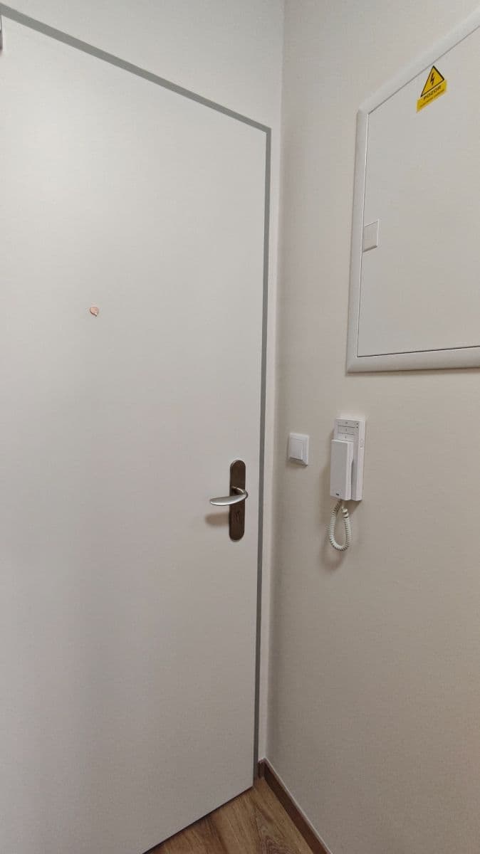 Studio flat to rent, 35 m², Poděbradská, Prague, Prague Studio flat to rent, 35 m², Poděbradská, Prague, Prague