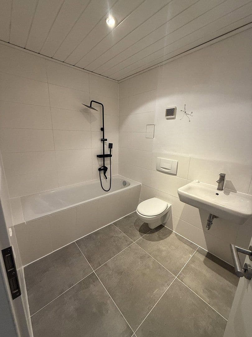 1 bedroom with open-plan kitchen flat to rent, 68 m², August-Bebel-Straße 13, Kahla, Thuringia 1 bedroom with open-plan kitchen flat to rent, 68 m², August-Bebel-Straße 13, Kahla, Thuringia