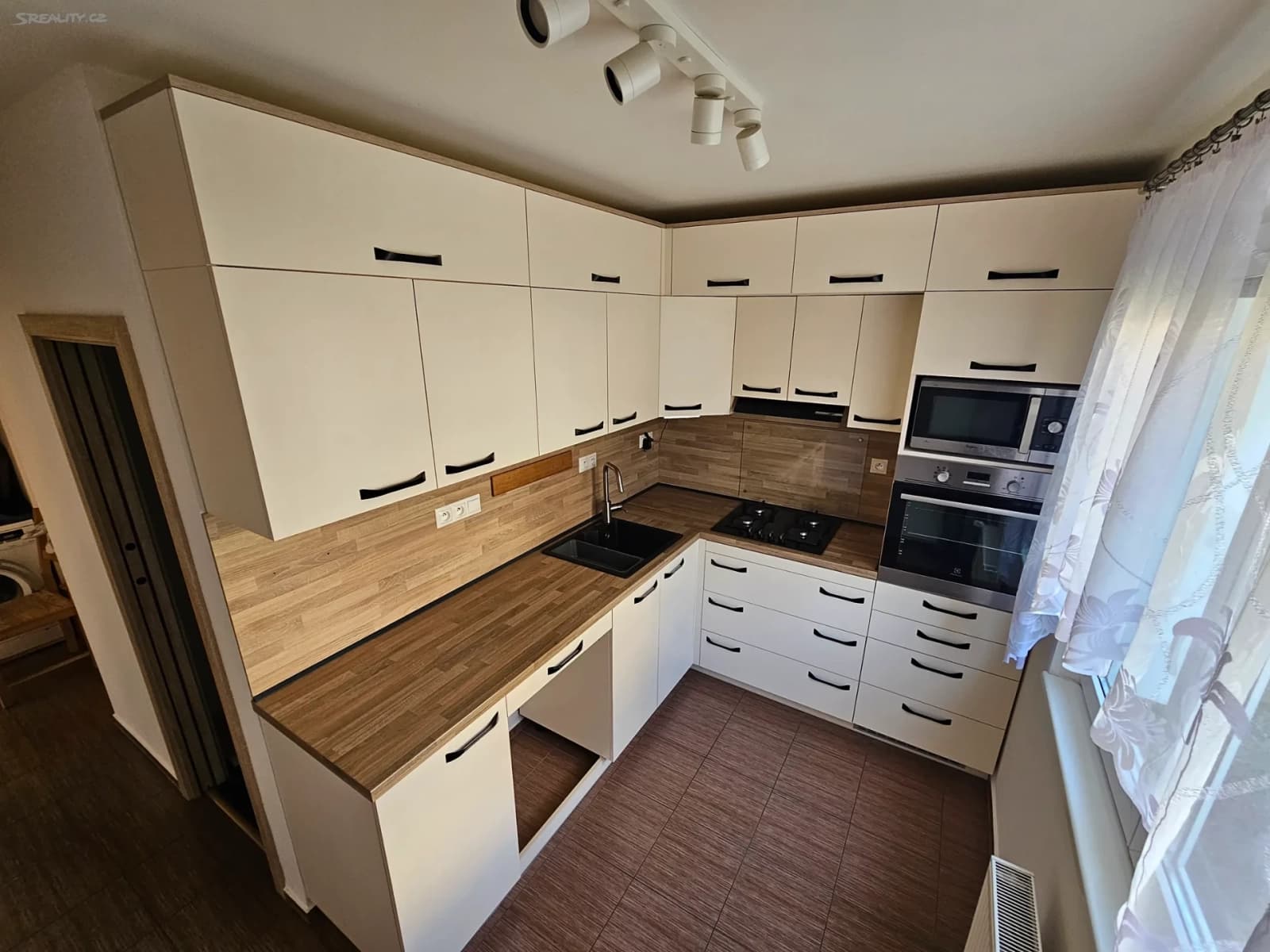 3 bedroom flat to rent, 73 m², Tuchorazská, Prague, Prague 3 bedroom flat to rent, 73 m², Tuchorazská, Prague, Prague