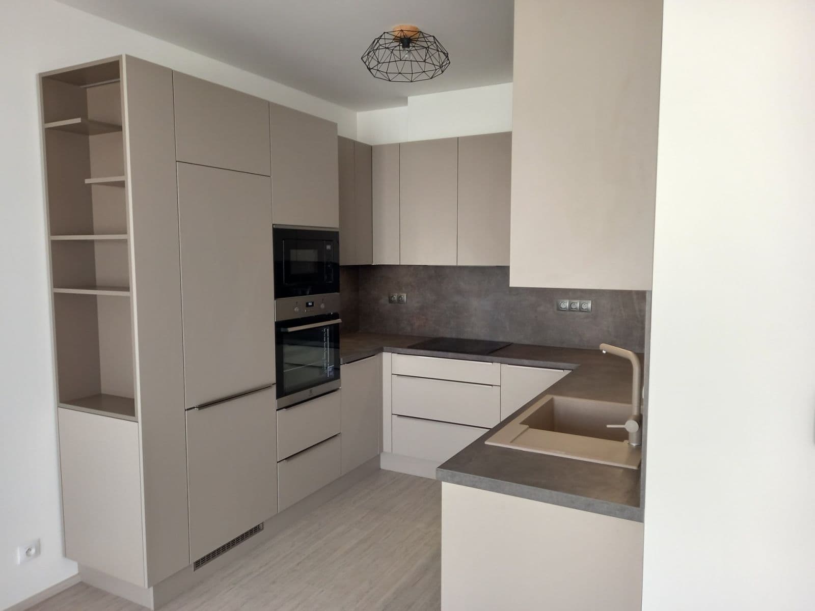 1 bedroom with open-plan kitchen flat to rent, 61 m², Sportovní, Brno, Jihomoravský Region 1 bedroom with open-plan kitchen flat to rent, 61 m², Sportovní, Brno, Jihomoravský Region