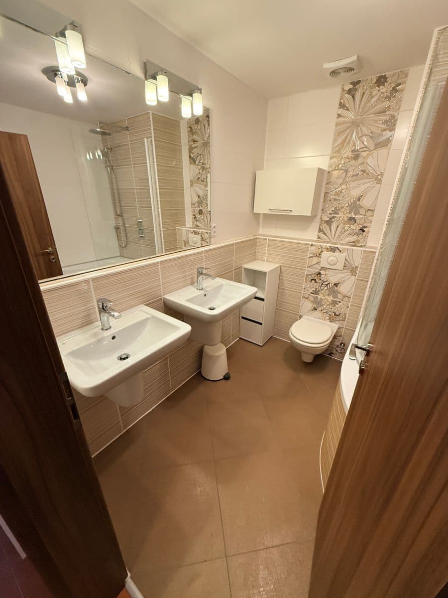 2 bedroom with open-plan kitchen flat to rent, 100 m², Českodubská, Prague, Prague 2 bedroom with open-plan kitchen flat to rent, 100 m², Českodubská, Prague, Prague