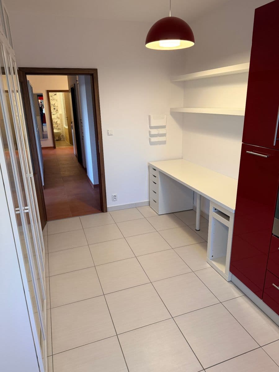 2 bedroom with open-plan kitchen flat to rent, 100 m², Českodubská, Prague, Prague 2 bedroom with open-plan kitchen flat to rent, 100 m², Českodubská, Prague, Prague