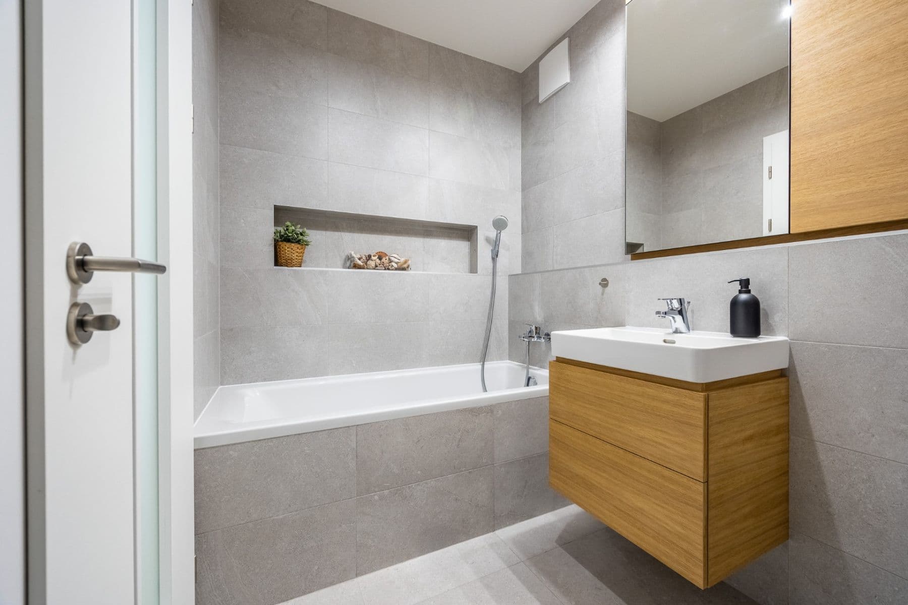 2 bedroom with open-plan kitchen flat for sale, 90 m², Hrašeho, Prague, Prague 2 bedroom with open-plan kitchen flat for sale, 90 m², Hrašeho, Prague, Prague