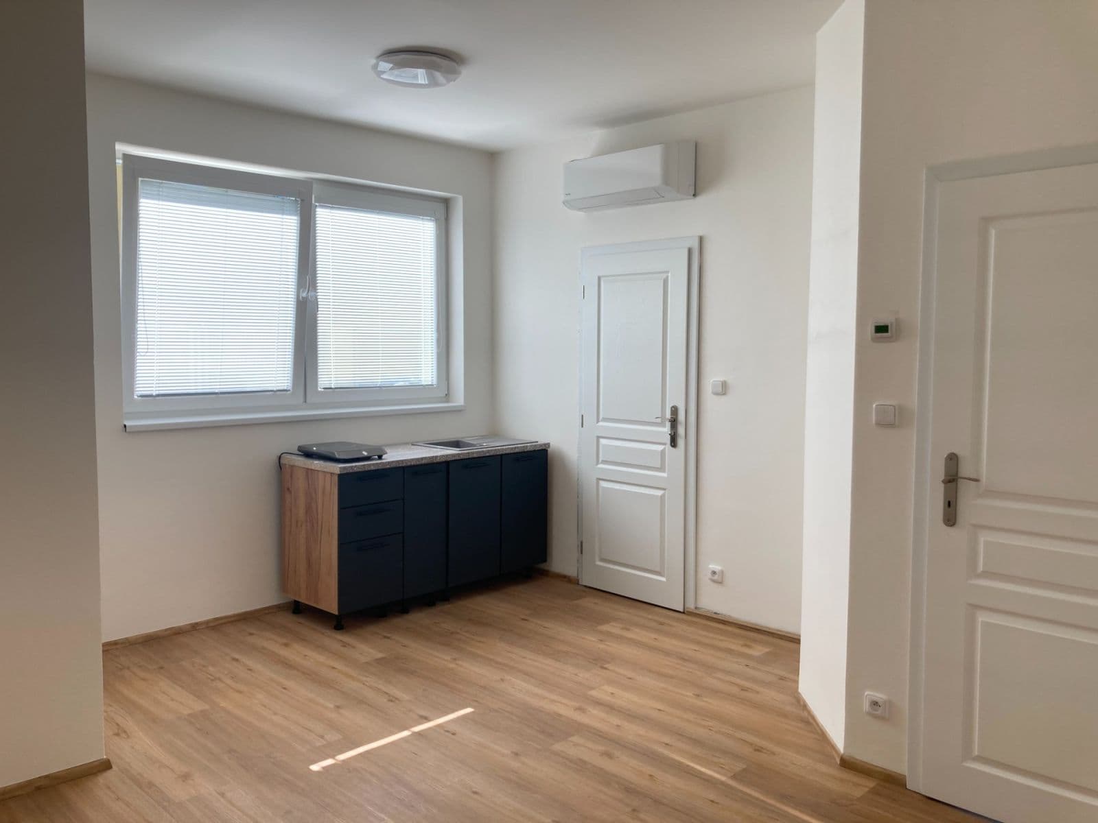 Studio flat to rent, 20 m², Pod Sychrovem Ⅰ, Prague, Prague Studio flat to rent, 20 m², Pod Sychrovem Ⅰ, Prague, Prague