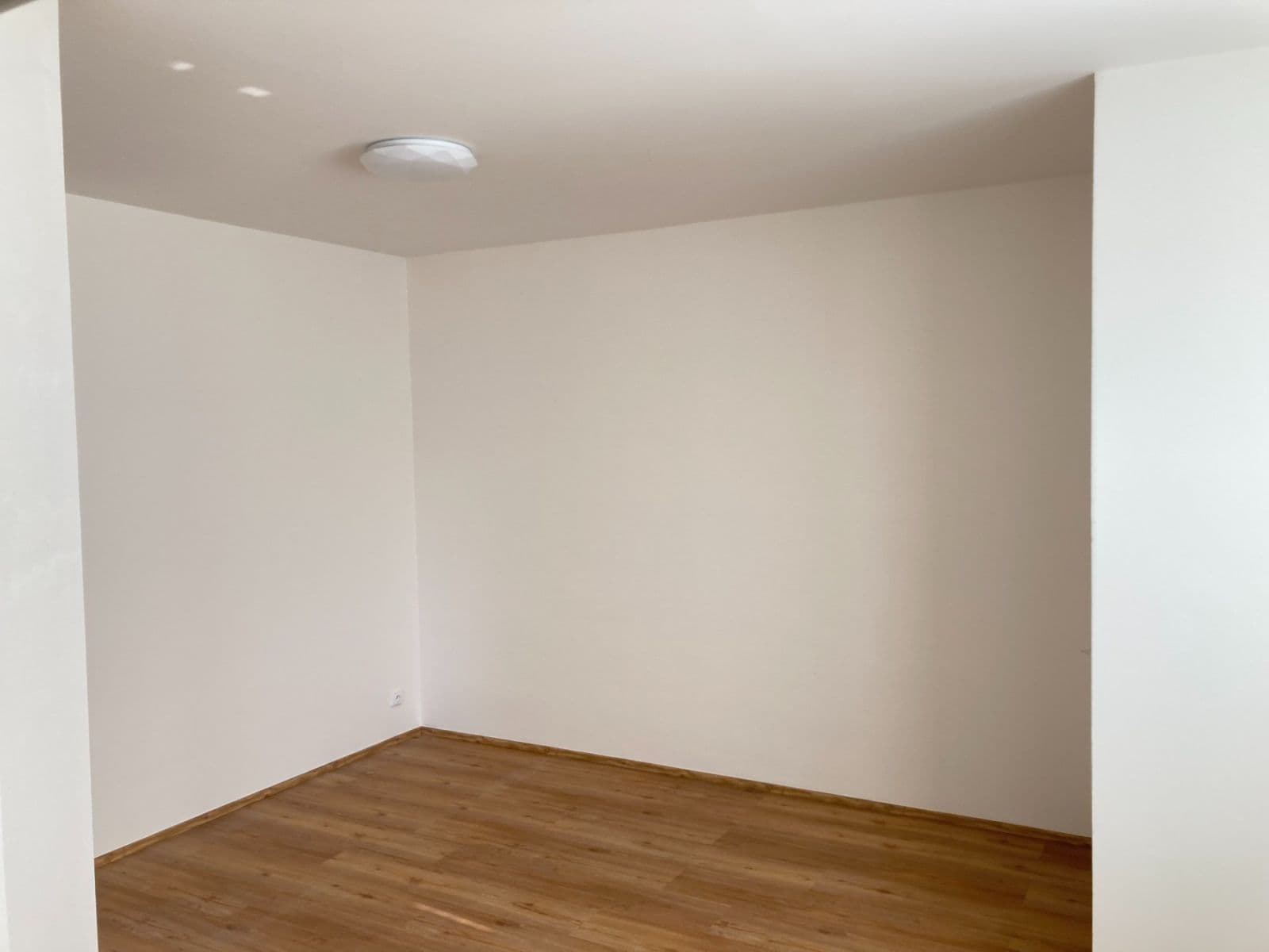 Studio flat to rent, 20 m², Pod Sychrovem Ⅰ, Prague, Prague Studio flat to rent, 20 m², Pod Sychrovem Ⅰ, Prague, Prague