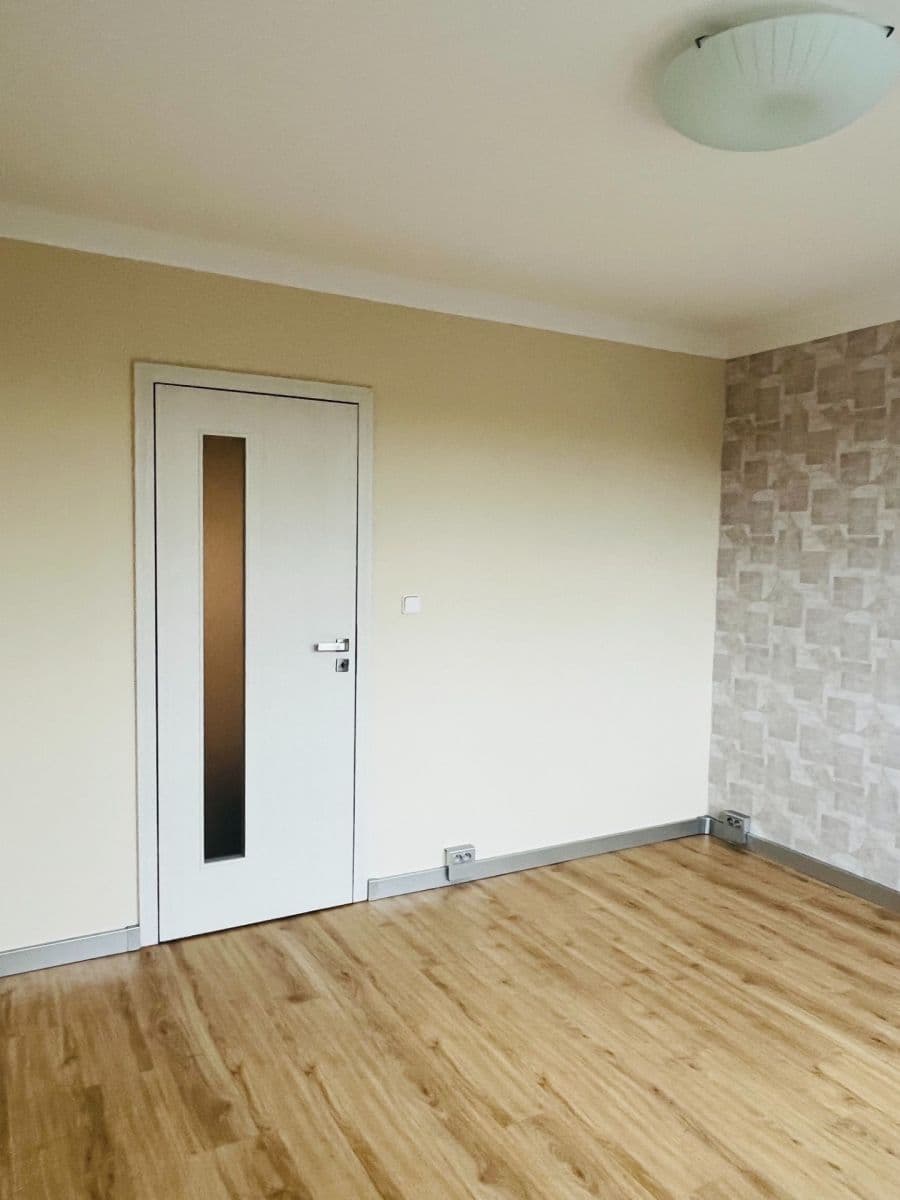 3 bedroom with open-plan kitchen flat to rent, 68 m², Tobrucká, Prague, Prague 3 bedroom with open-plan kitchen flat to rent, 68 m², Tobrucká, Prague, Prague