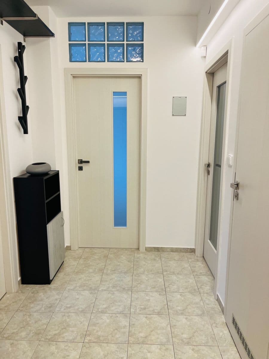 3 bedroom with open-plan kitchen flat to rent, 68 m², Tobrucká, Prague, Prague 3 bedroom with open-plan kitchen flat to rent, 68 m², Tobrucká, Prague, Prague