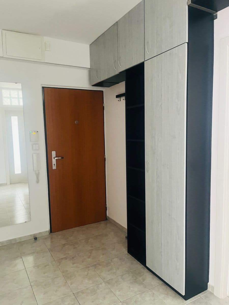 3 bedroom with open-plan kitchen flat to rent, 68 m², Tobrucká, Prague, Prague 3 bedroom with open-plan kitchen flat to rent, 68 m², Tobrucká, Prague, Prague