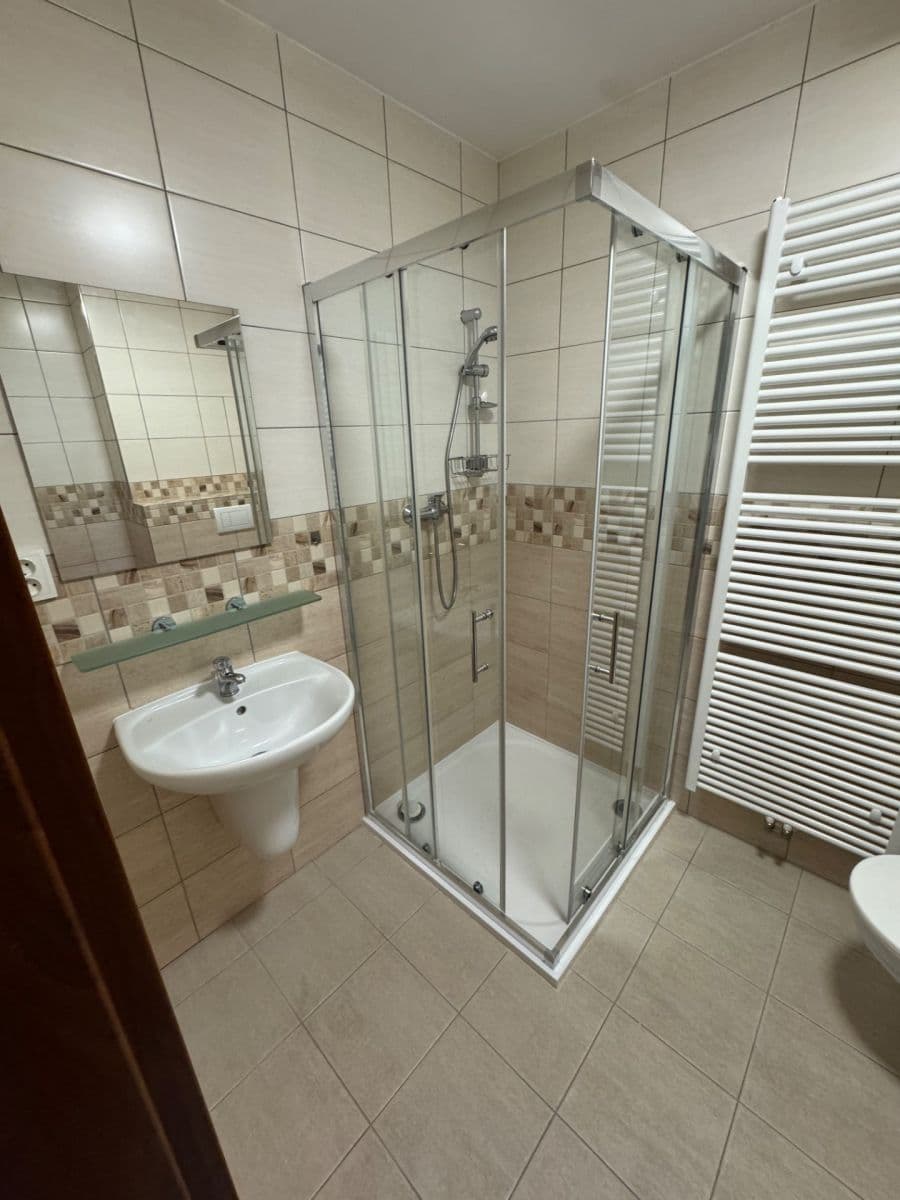 Studio flat to rent, 32 m², Uherova, Chýně, Středočeský Region Studio flat to rent, 32 m², Uherova, Chýně, Středočeský Region