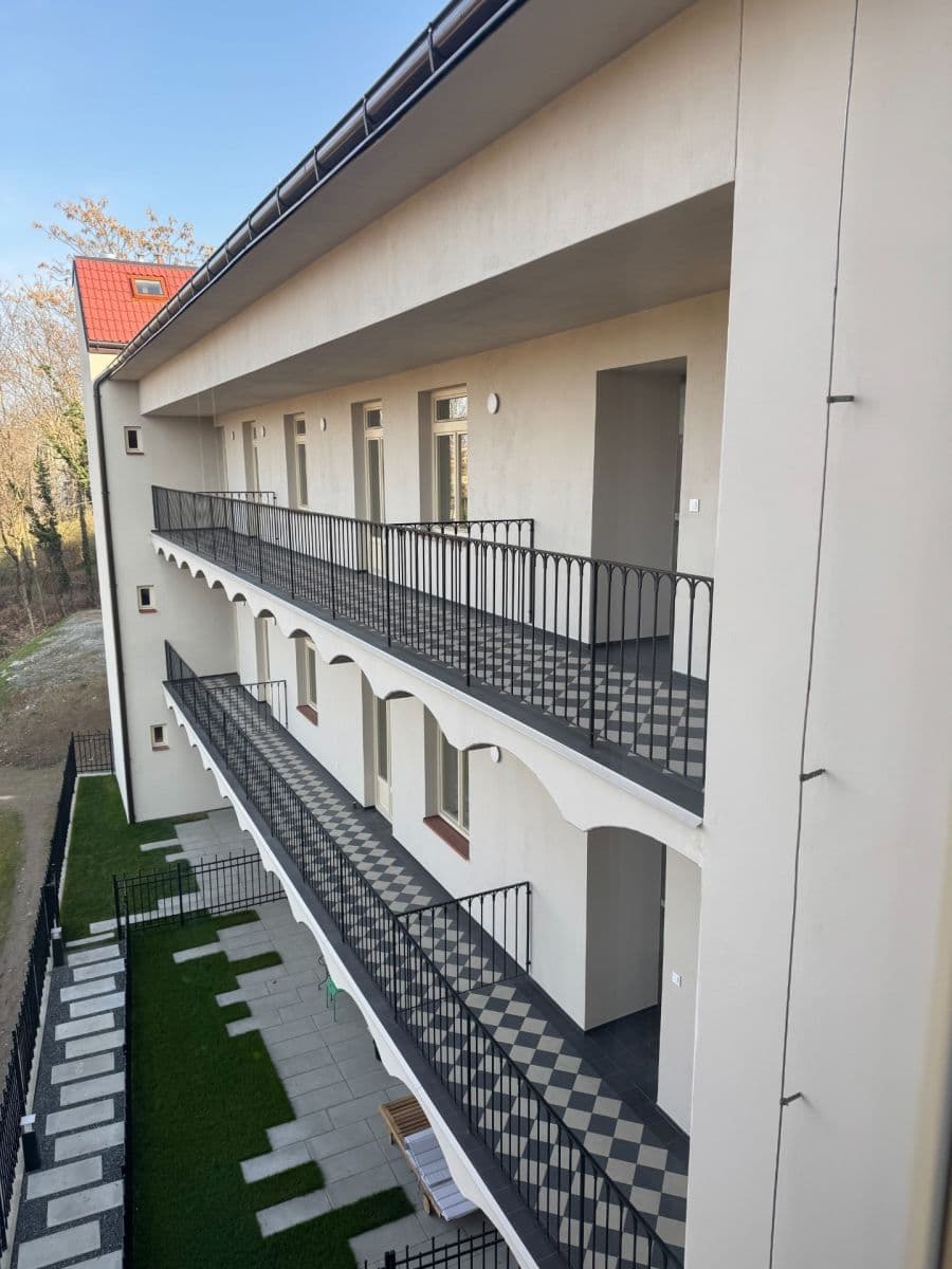 Studio flat to rent, 34 m², Boleslavova, Prague, Prague Studio flat to rent, 34 m², Boleslavova, Prague, Prague