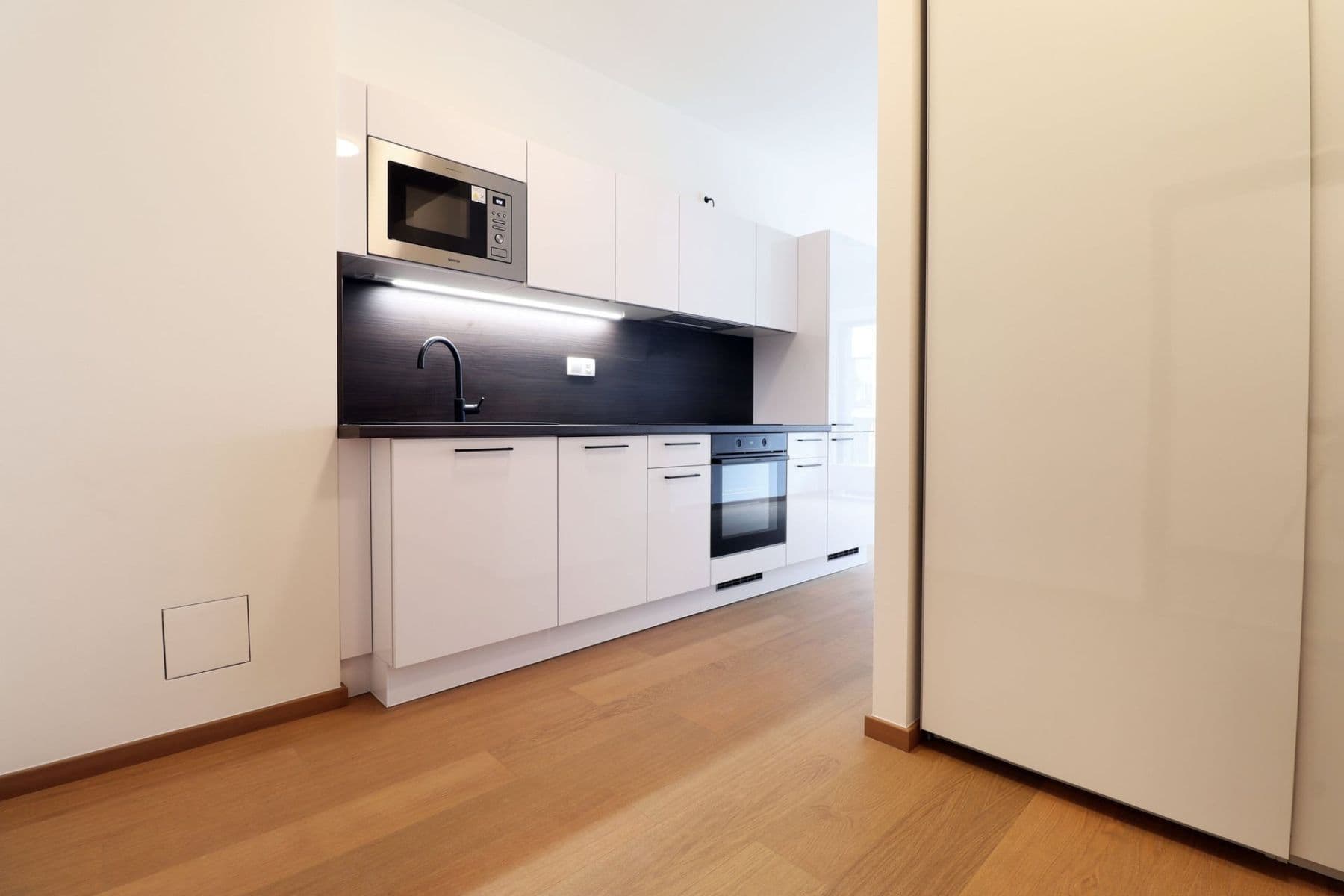 1 bedroom with open-plan kitchen flat to rent, 43 m², V háji, Prague, Prague 1 bedroom with open-plan kitchen flat to rent, 43 m², V háji, Prague, Prague