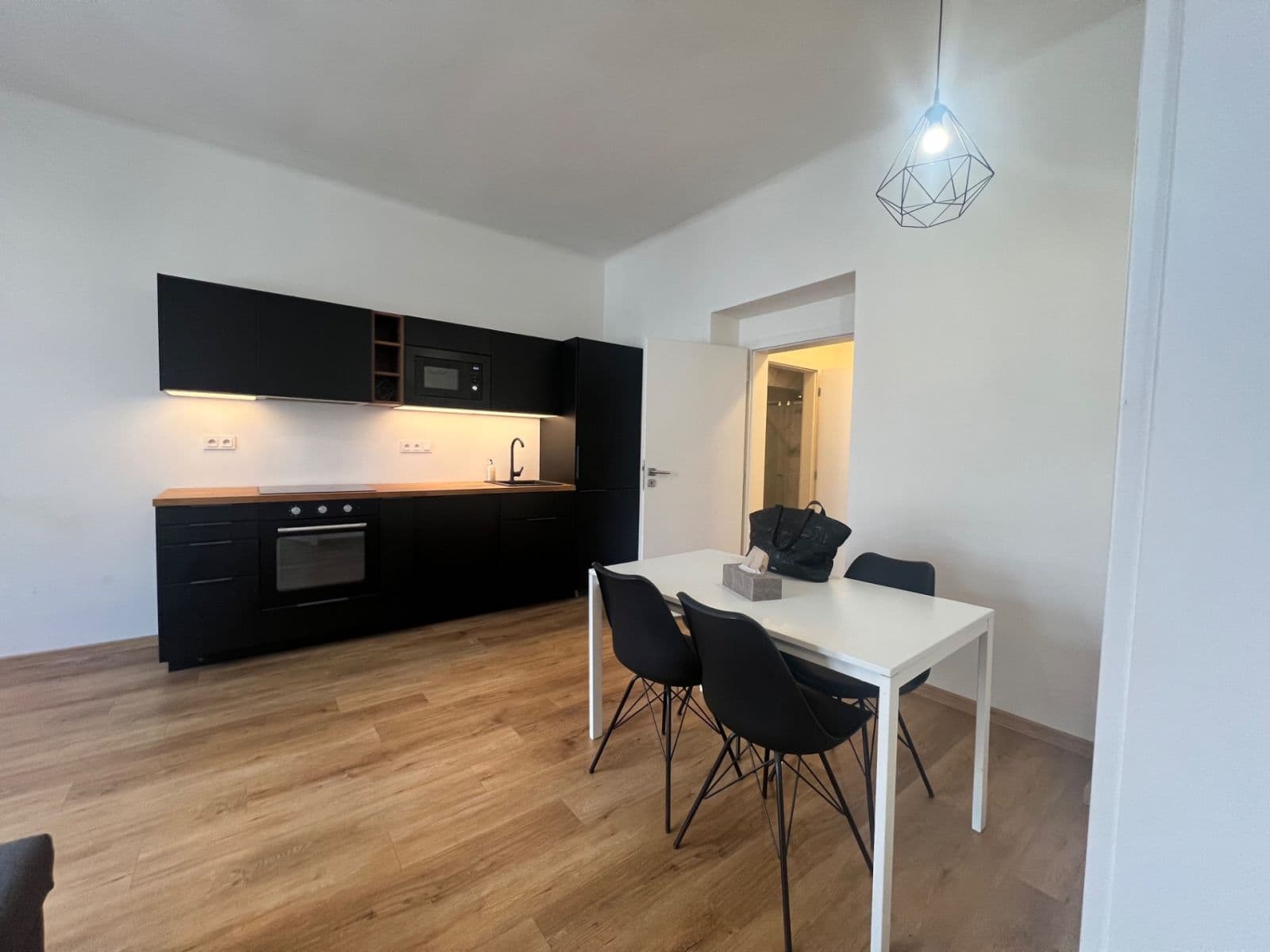 1 bedroom with open-plan kitchen flat to rent, 47 m², Holečkova, Prague, Prague 1 bedroom with open-plan kitchen flat to rent, 47 m², Holečkova, Prague, Prague