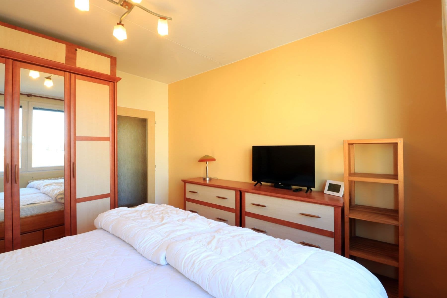 2 bedroom with open-plan kitchen flat to rent, 73 m², Nevanova, Prague, Prague 2 bedroom with open-plan kitchen flat to rent, 73 m², Nevanova, Prague, Prague