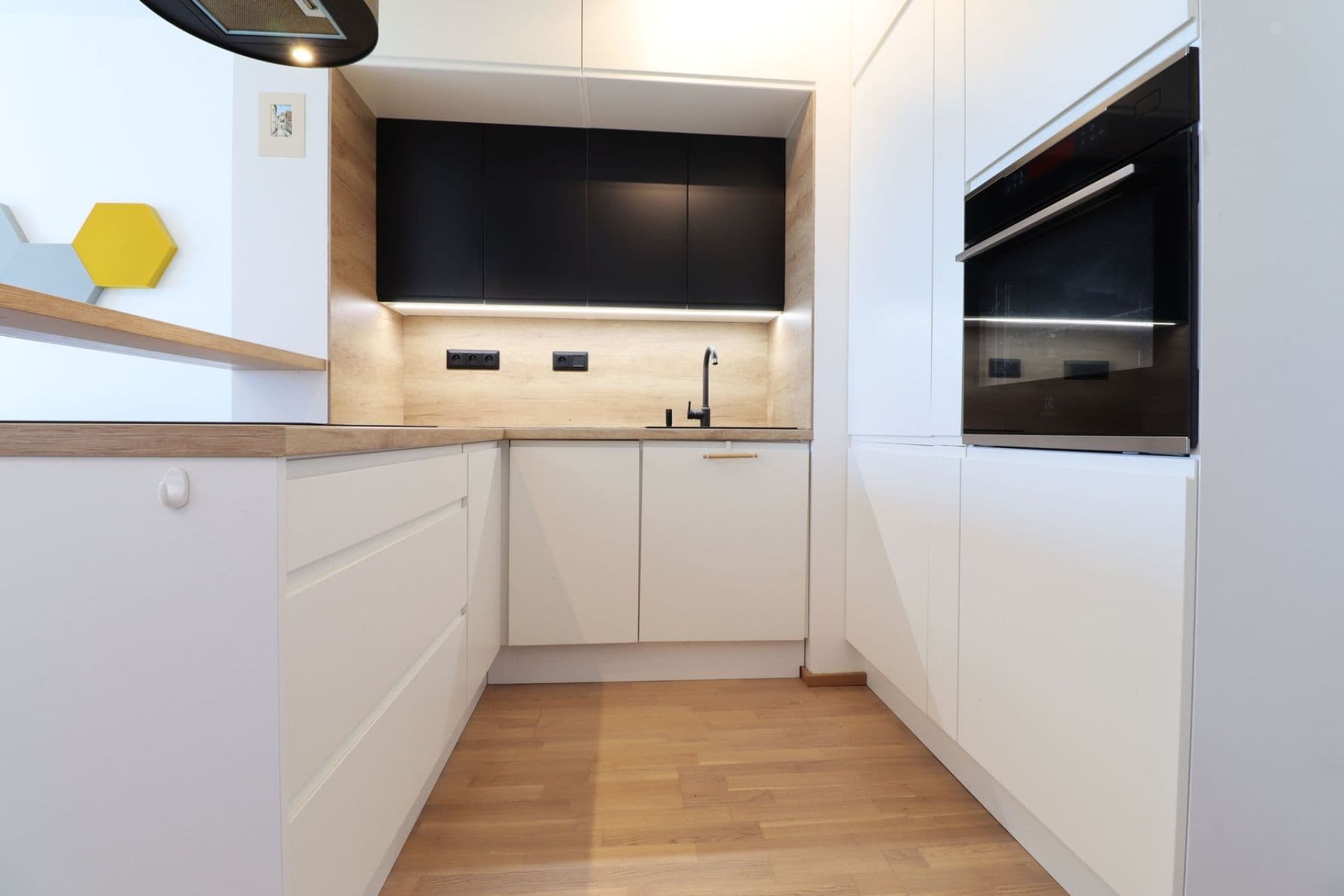 1 bedroom with open-plan kitchen flat to rent, 49 m², Waltariho, Prague, Prague 1 bedroom with open-plan kitchen flat to rent, 49 m², Waltariho, Prague, Prague