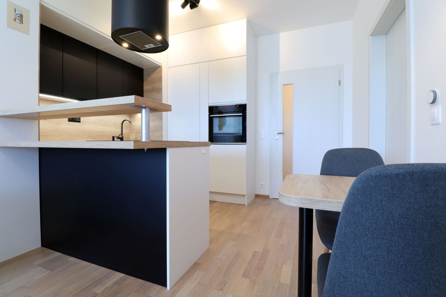 1 bedroom with open-plan kitchen flat to rent, 49 m², Waltariho, Prague, Prague 1 bedroom with open-plan kitchen flat to rent, 49 m², Waltariho, Prague, Prague