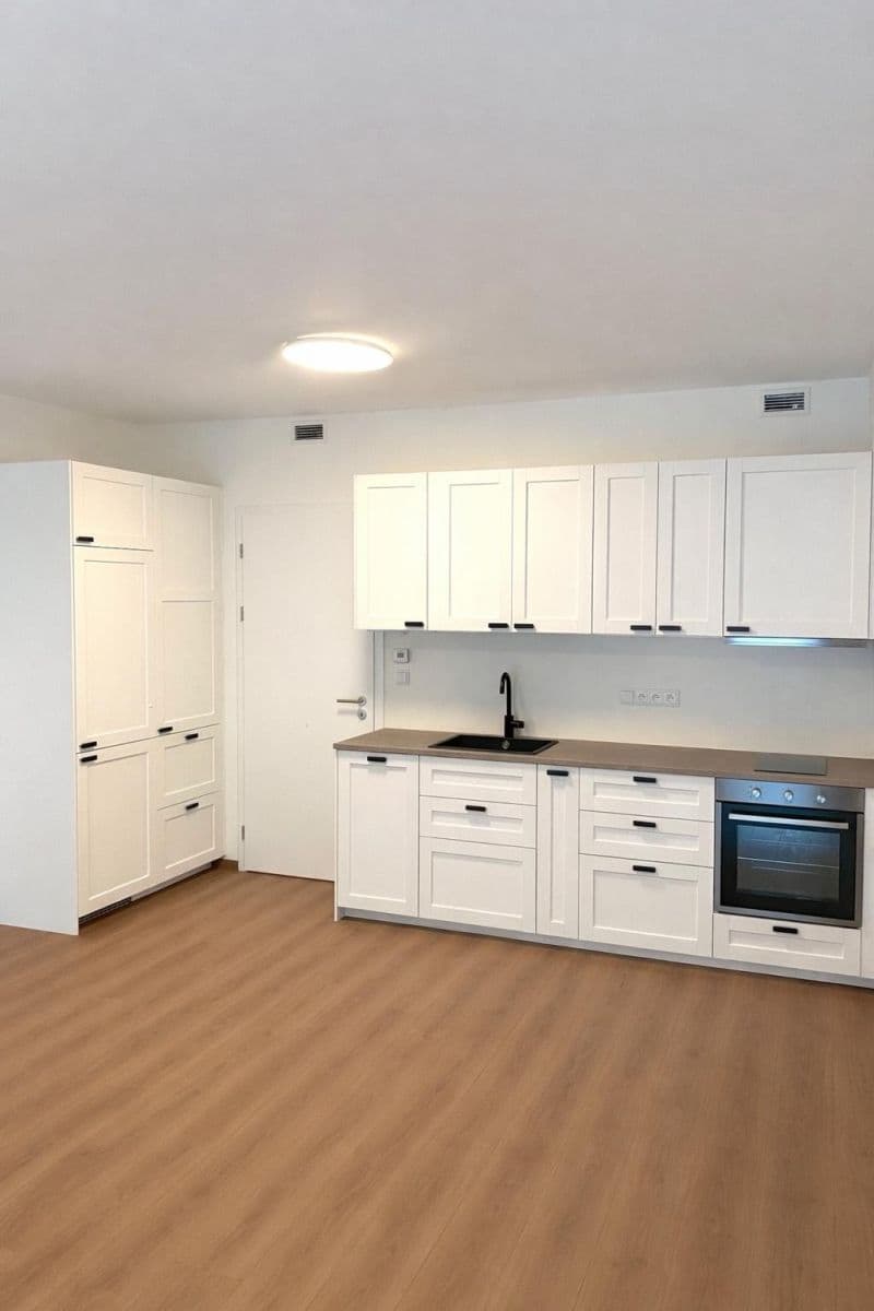 Studio flat to rent, 35 m², Poděbradská, Prague, Prague Studio flat to rent, 35 m², Poděbradská, Prague, Prague