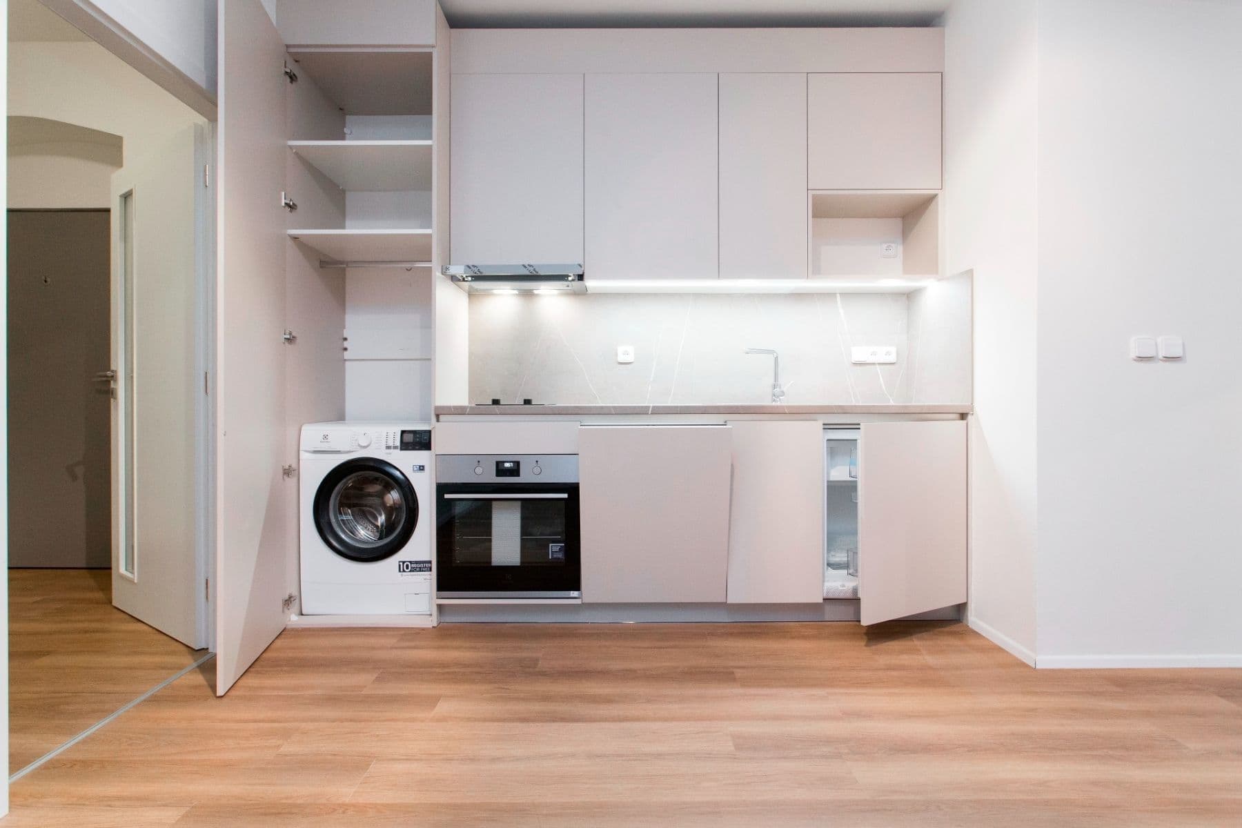 Studio flat to rent, 44 m², Kotlaska, Prague, Prague Studio flat to rent, 44 m², Kotlaska, Prague, Prague