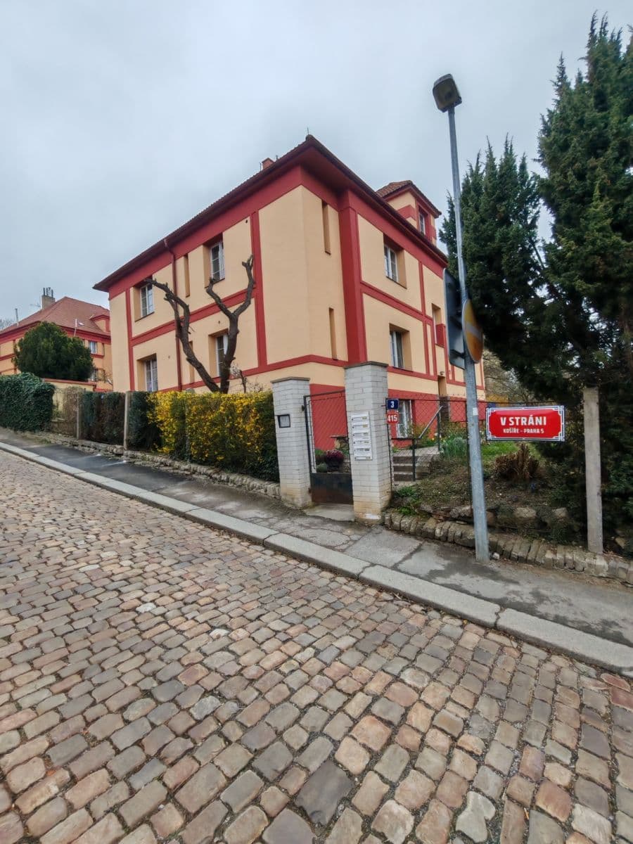 1 bedroom with open-plan kitchen flat to rent, 48 m², V Stráni, Prague, Prague 1 bedroom with open-plan kitchen flat to rent, 48 m², V Stráni, Prague, Prague