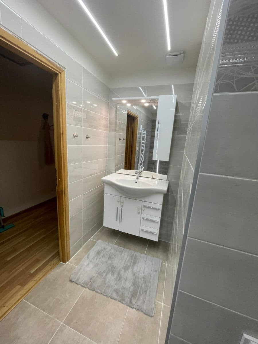 3 bedroom flat to rent, 115 m², Dehtínská, Prague, Prague 3 bedroom flat to rent, 115 m², Dehtínská, Prague, Prague