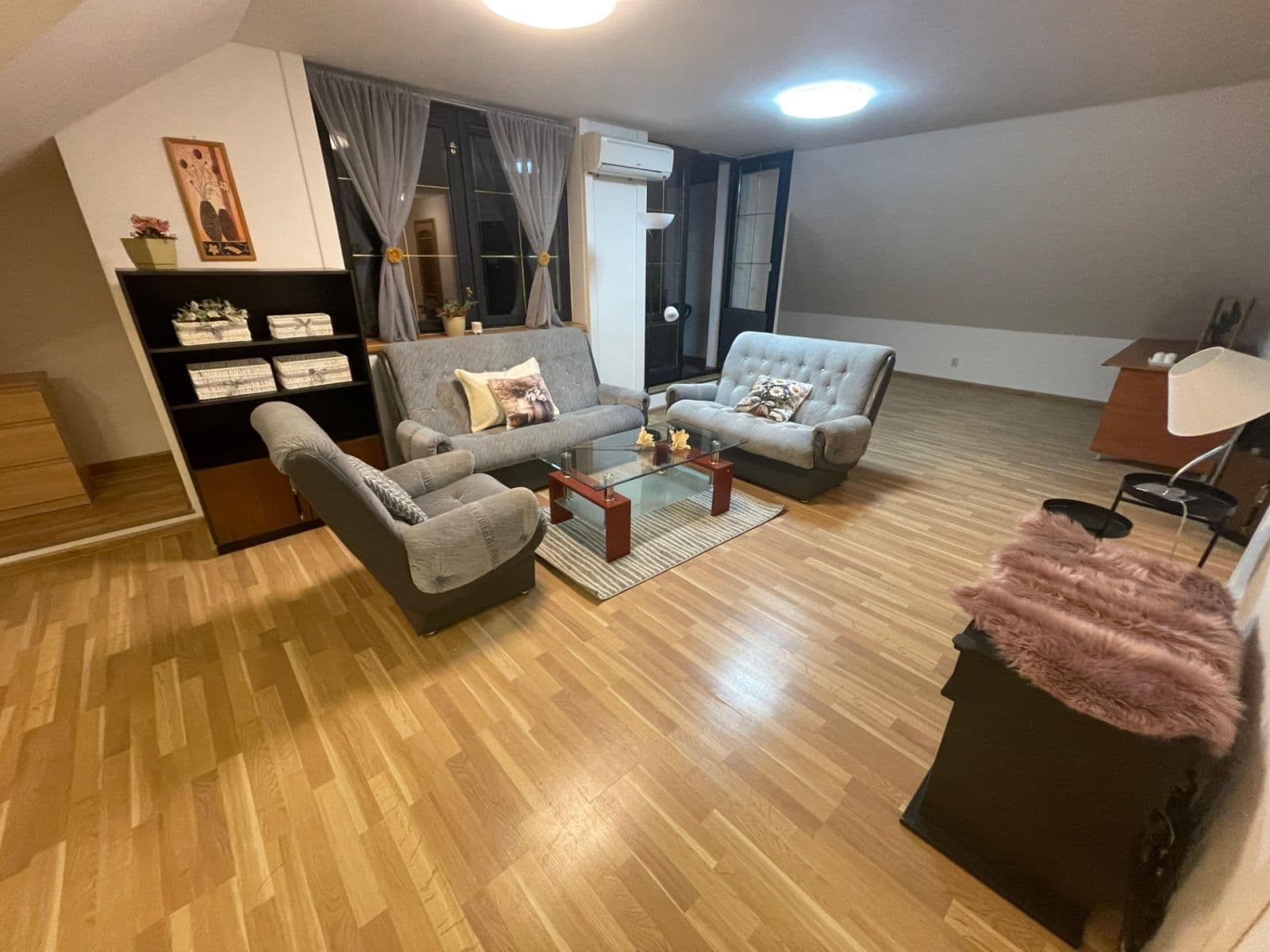 3 bedroom flat to rent, 115 m², Dehtínská, Prague, Prague 3 bedroom flat to rent, 115 m², Dehtínská, Prague, Prague