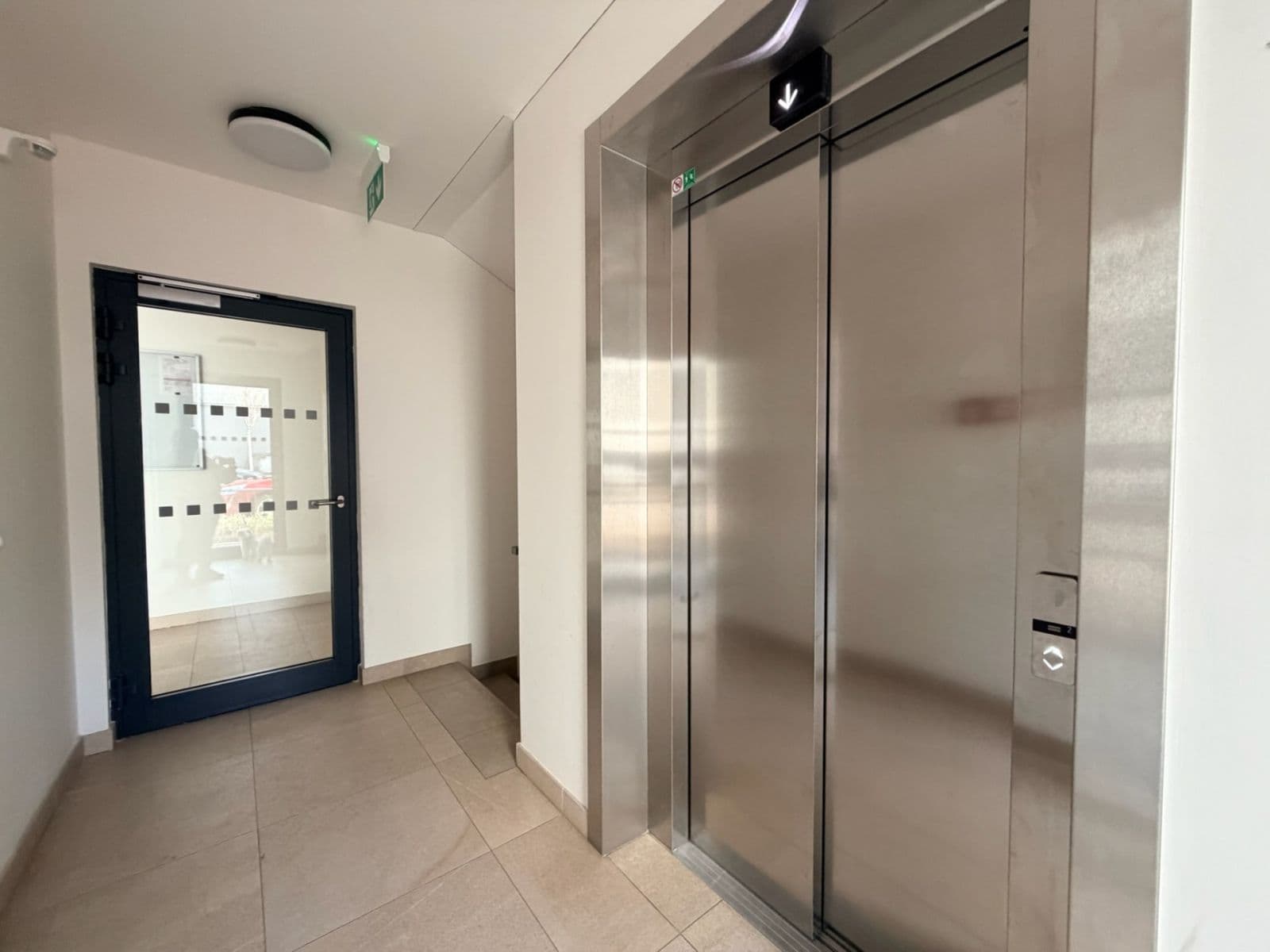 1 bedroom with open-plan kitchen flat to rent, 53 m², Dagmar Burešové, Prague, Prague 1 bedroom with open-plan kitchen flat to rent, 53 m², Dagmar Burešové, Prague, Prague