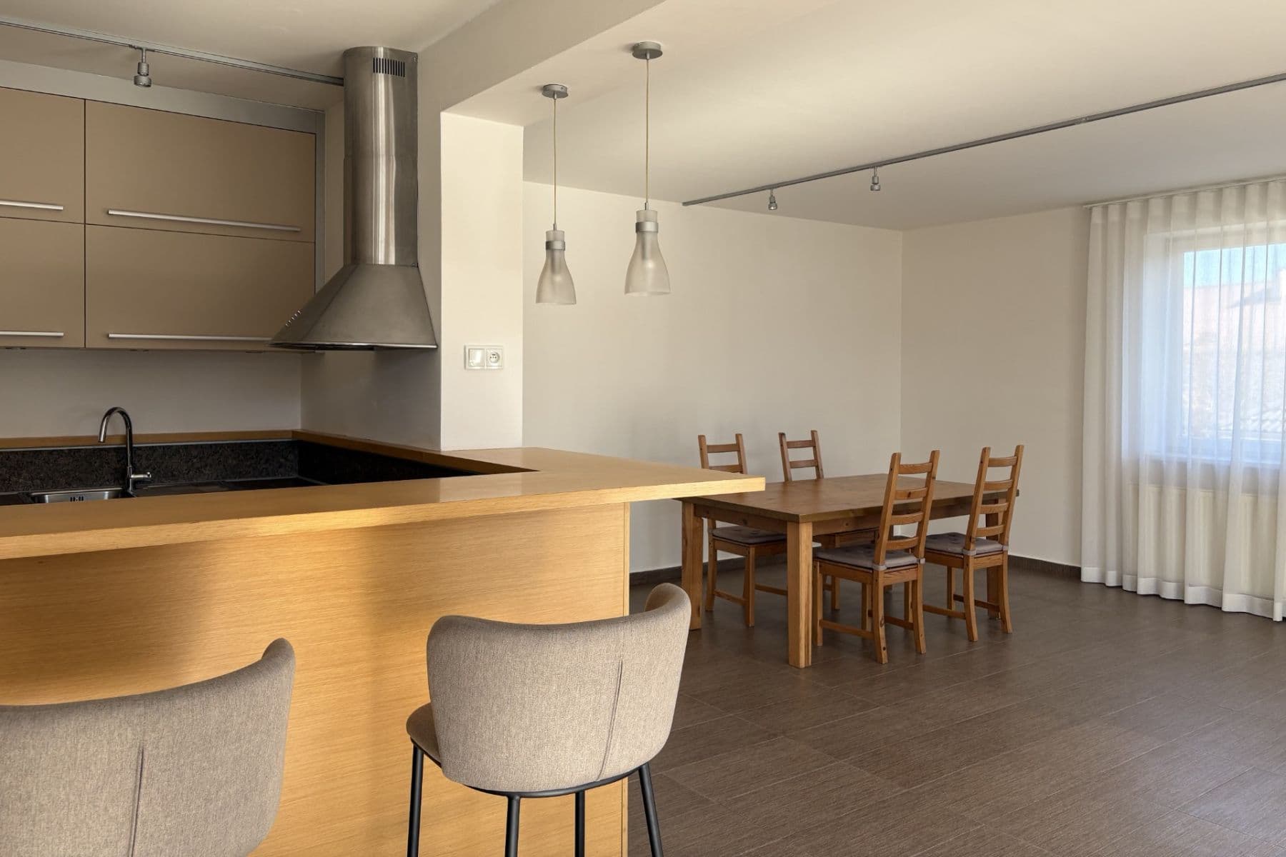 3 bedroom with open-plan kitchen flat to rent, 141 m², Chelčického, Roztoky, Středočeský Region 3 bedroom with open-plan kitchen flat to rent, 141 m², Chelčického, Roztoky, Středočeský Region
