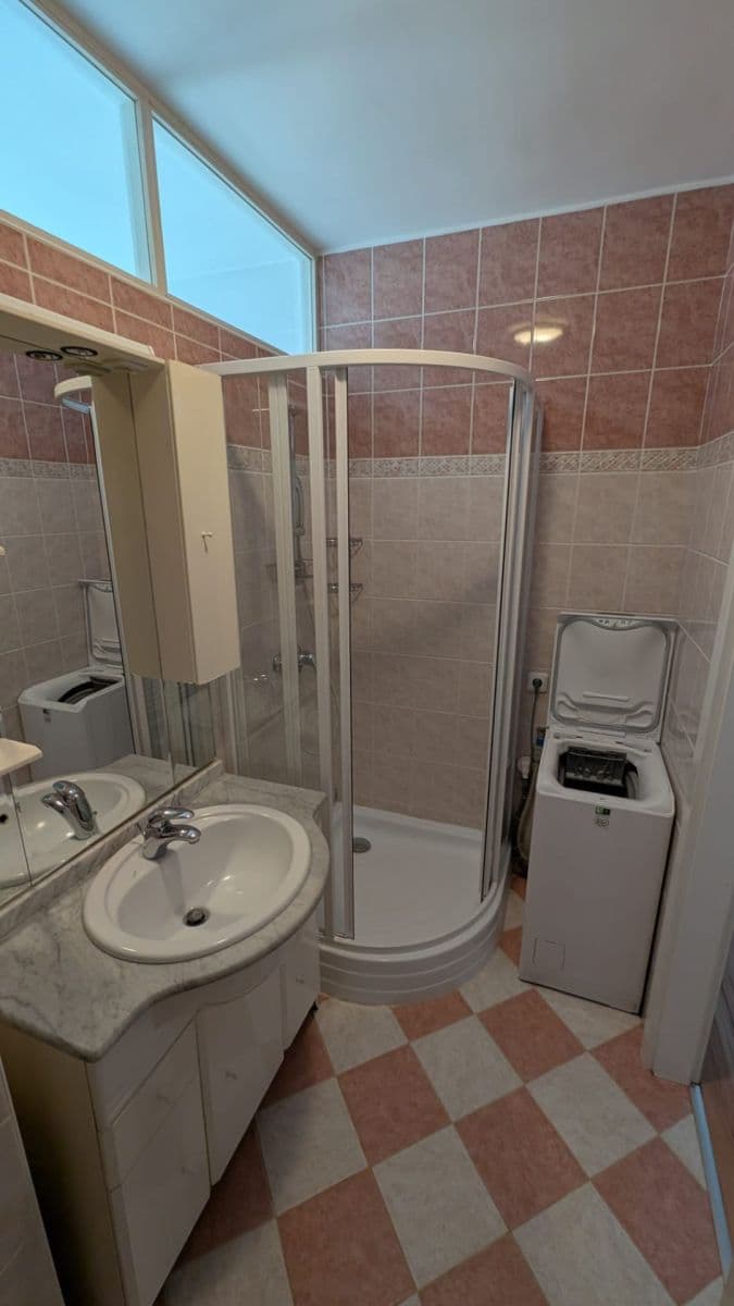 2 bedroom flat to rent, 52 m², Zengrova, Prague, Prague 2 bedroom flat to rent, 52 m², Zengrova, Prague, Prague