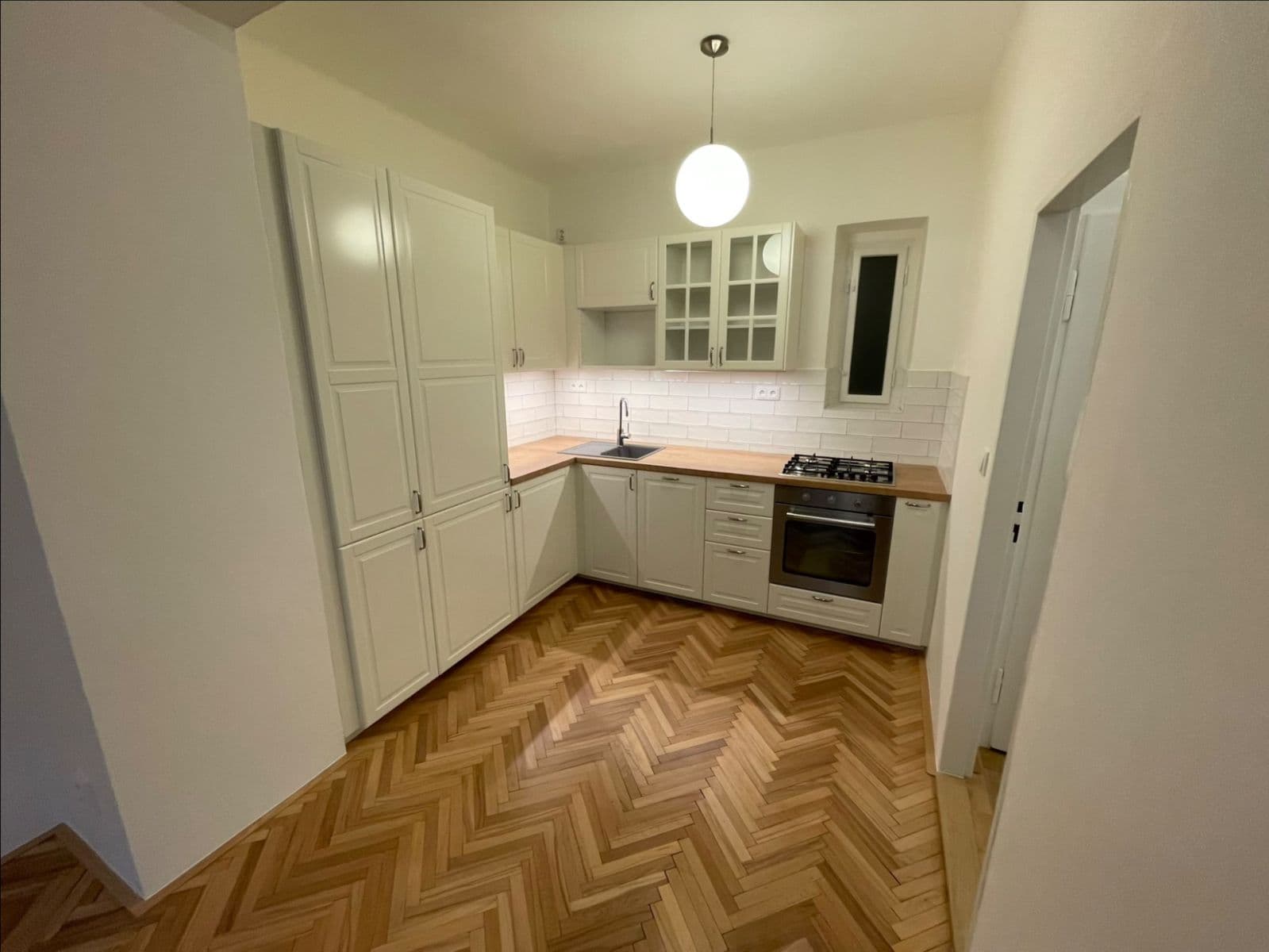 1 bedroom with open-plan kitchen flat to rent, 50 m², Biskupcova, Prague, Prague 1 bedroom with open-plan kitchen flat to rent, 50 m², Biskupcova, Prague, Prague
