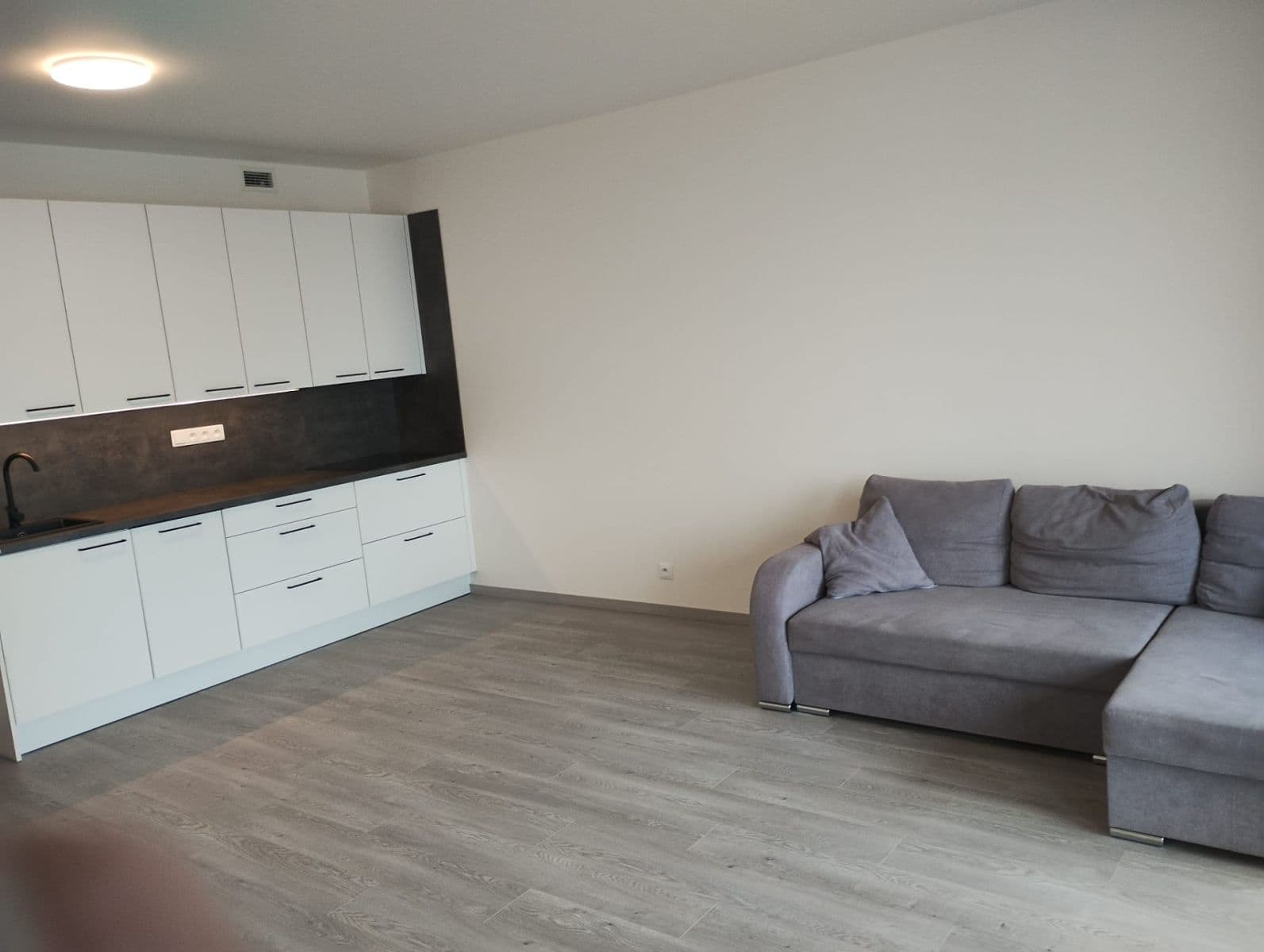 Studio flat to rent, 47 m², Poděbradská, Prague, Prague Studio flat to rent, 47 m², Poděbradská, Prague, Prague