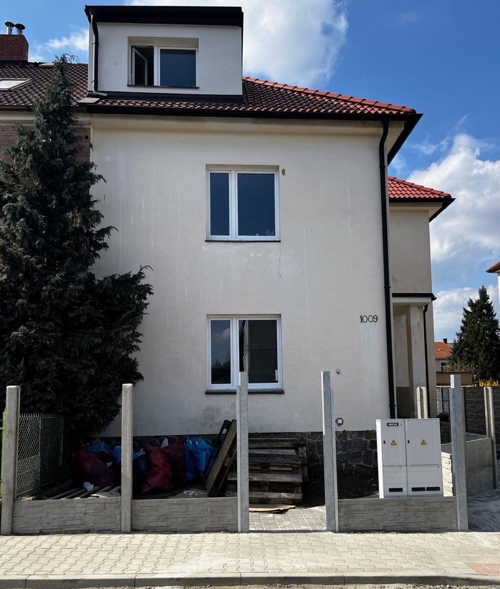 1 bedroom with open-plan kitchen flat to rent, 60 m², J. Jungmanna, Čáslav, Středočeský Region 1 bedroom with open-plan kitchen flat to rent, 60 m², J. Jungmanna, Čáslav, Středočeský Region