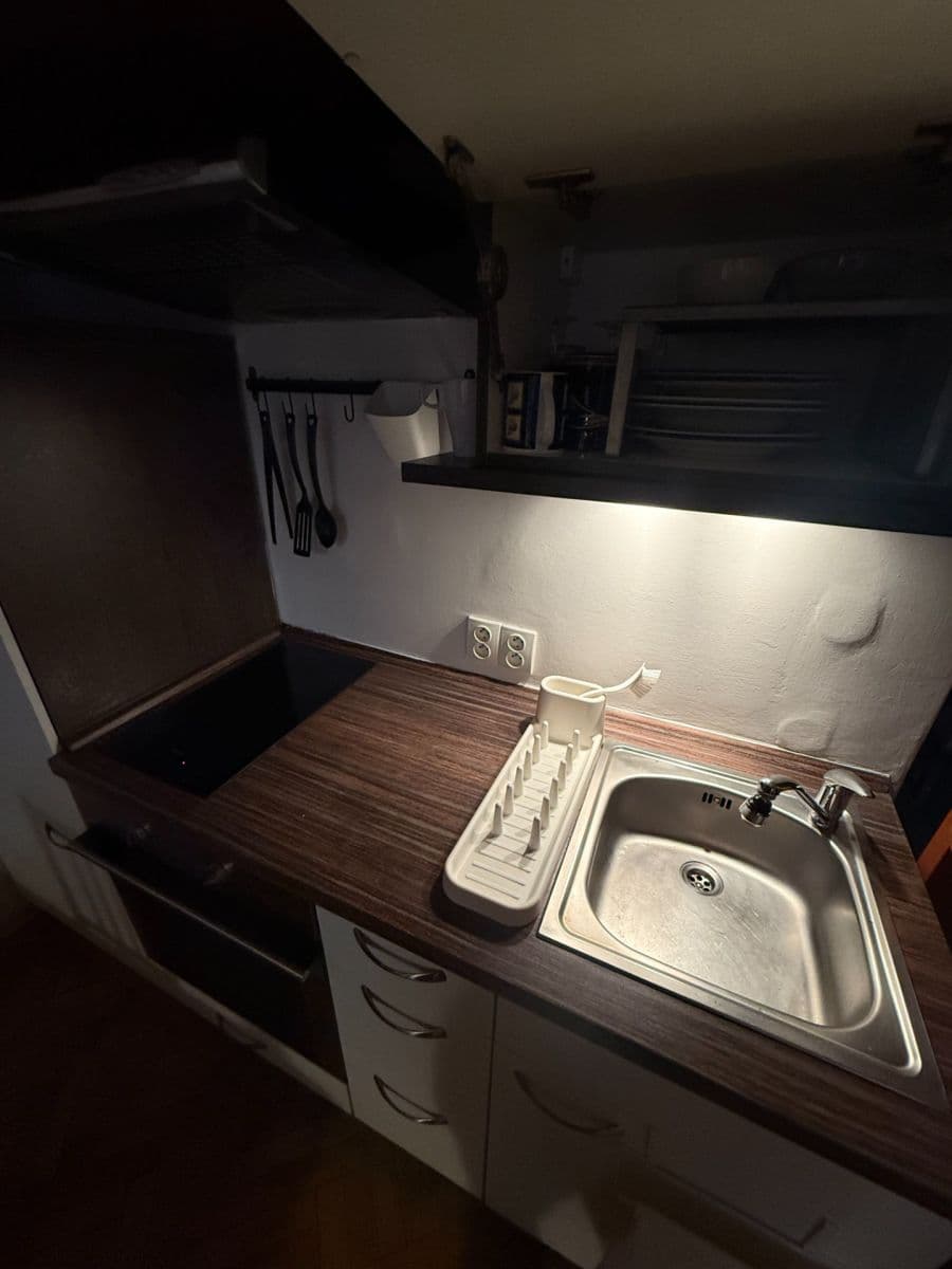 Studio flat to rent, 25 m², Na Břehu, Prague, Prague Studio flat to rent, 25 m², Na Břehu, Prague, Prague