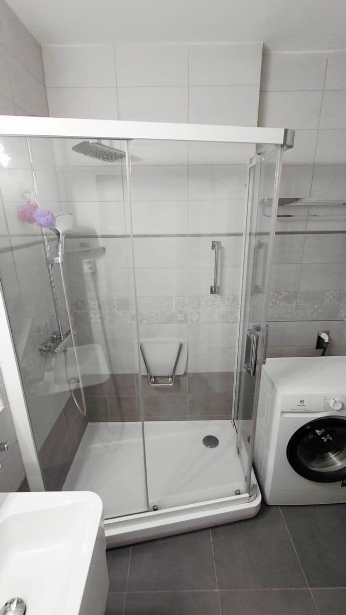 2 bedroom with open-plan kitchen flat to rent, 72 m², Hlivická, Prague, Prague 2 bedroom with open-plan kitchen flat to rent, 72 m², Hlivická, Prague, Prague