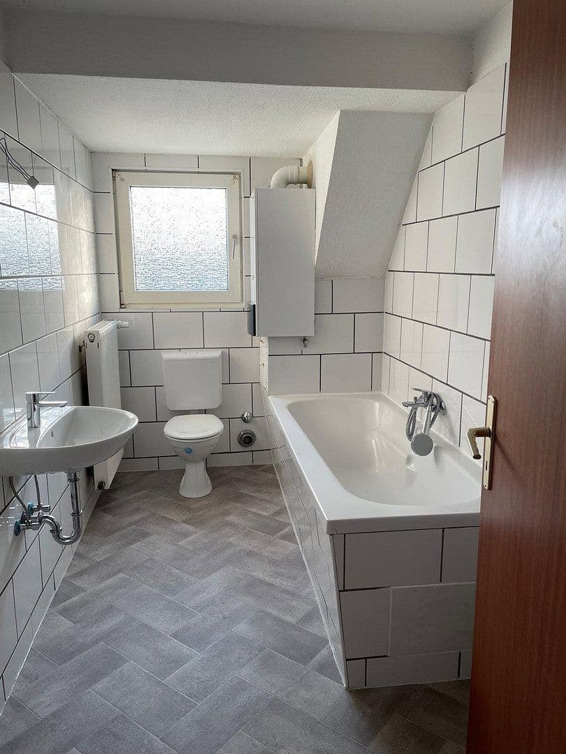 4 bedroom flat to rent, 90 m², Buschhausener Straße 72, Oberhausen, North Rhine-Westphalia 4 bedroom flat to rent, 90 m², Buschhausener Straße 72, Oberhausen, North Rhine-Westphalia