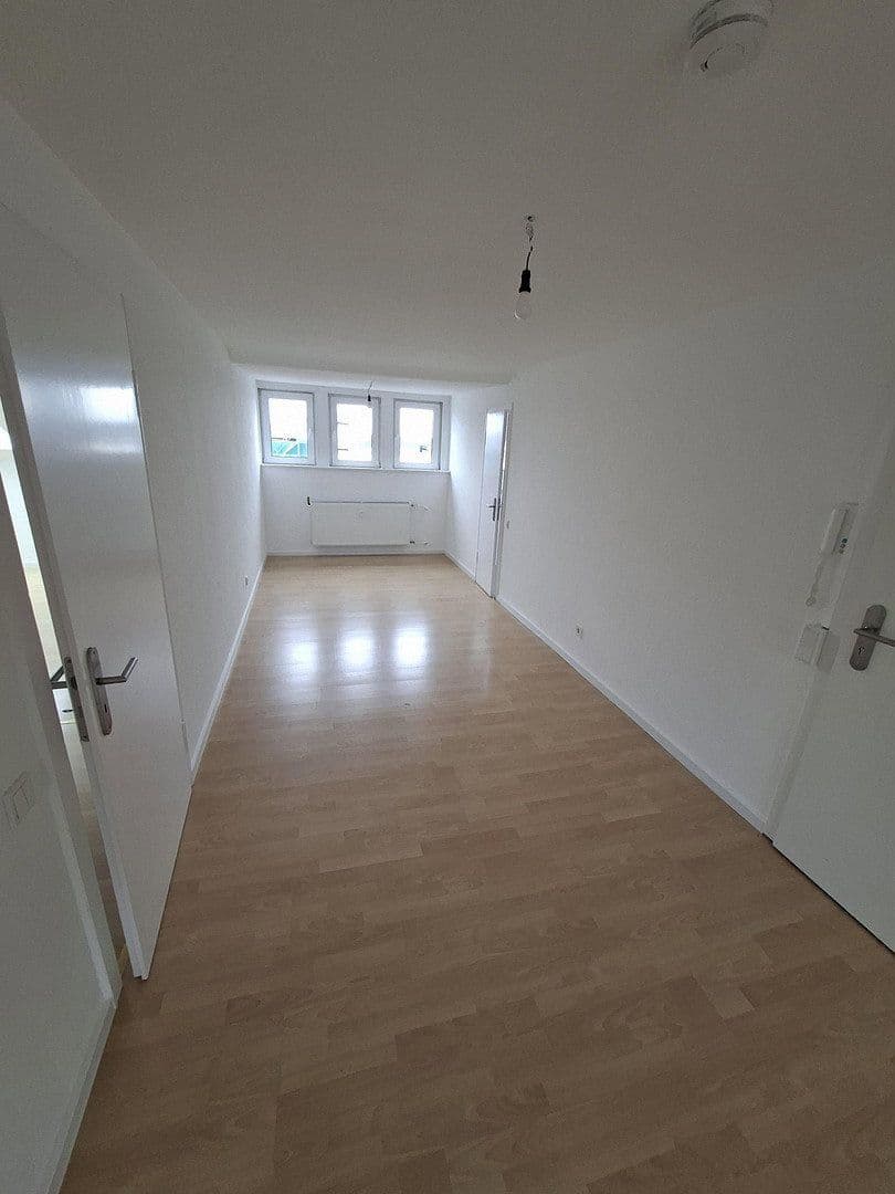 1 bedroom with open-plan kitchen flat to rent, 76 m², Hauptstr. 66, Solingen, North Rhine-Westphalia 1 bedroom with open-plan kitchen flat to rent, 76 m², Hauptstr. 66, Solingen, North Rhine-Westphalia