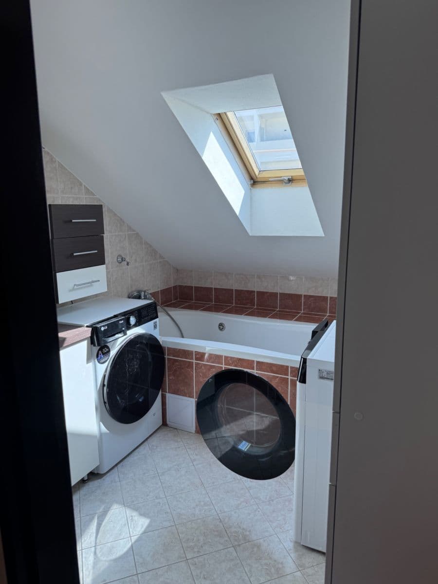 1 bedroom with open-plan kitchen flat to rent, 78 m², Komárovská, Brno, Jihomoravský Region 1 bedroom with open-plan kitchen flat to rent, 78 m², Komárovská, Brno, Jihomoravský Region