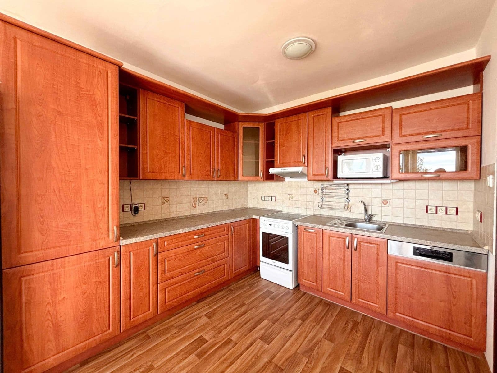 2 bedroom with open-plan kitchen flat to rent, 72 m², Hlivická, Prague, Prague 2 bedroom with open-plan kitchen flat to rent, 72 m², Hlivická, Prague, Prague