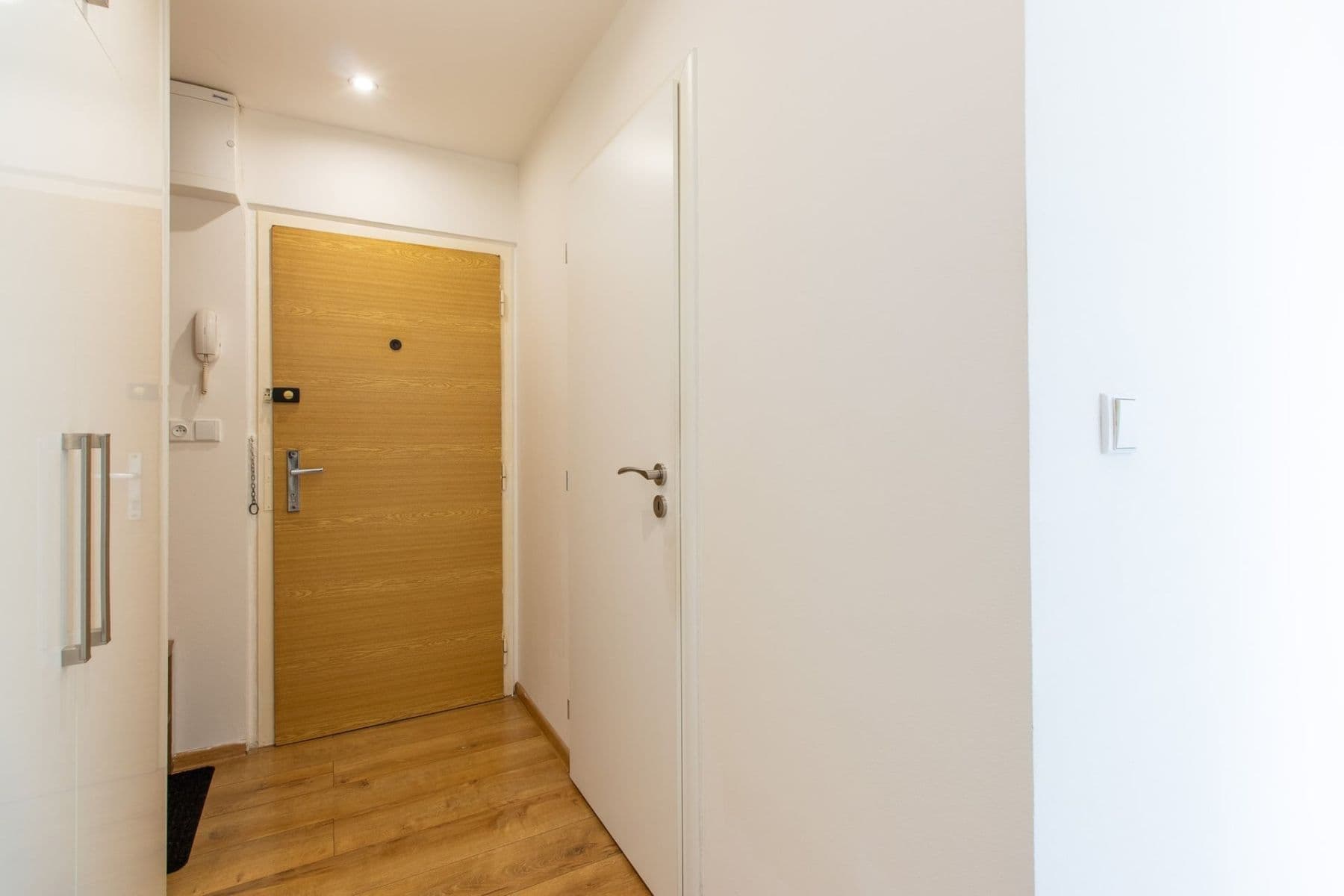 1 bedroom with open-plan kitchen flat to rent, 33 m², Ovčí hájek, Prague, Prague 1 bedroom with open-plan kitchen flat to rent, 33 m², Ovčí hájek, Prague, Prague