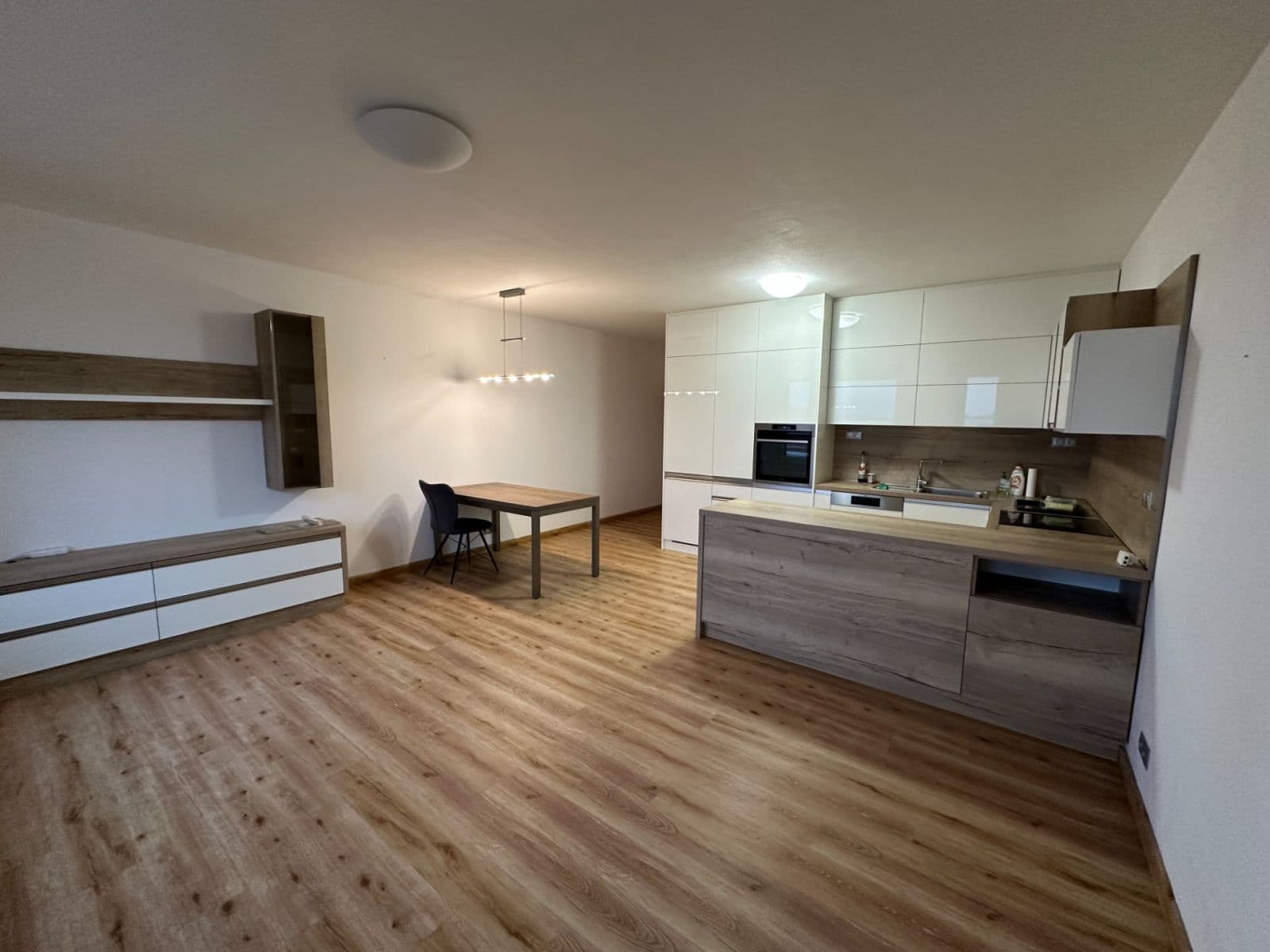 2 bedroom with open-plan kitchen flat to rent, 84 m², České Vrbné, České Budějovice, Jihočeský Region 2 bedroom with open-plan kitchen flat to rent, 84 m², České Vrbné, České Budějovice, Jihočeský Region