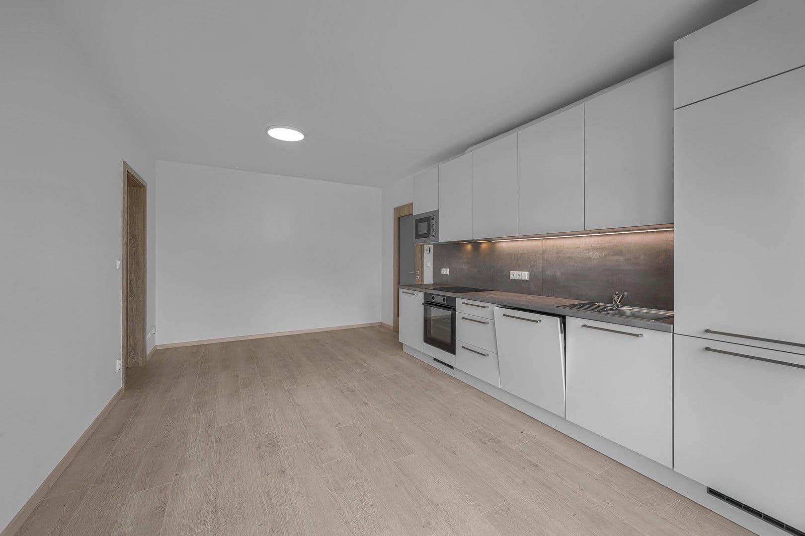 1 bedroom with open-plan kitchen flat to rent, 42 m², Pekařova, Prague, Prague 1 bedroom with open-plan kitchen flat to rent, 42 m², Pekařova, Prague, Prague