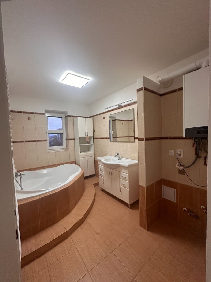 3 bedroom flat to rent, 100 m², Na Perštýně, Liberec, Liberecký Region 3 bedroom flat to rent, 100 m², Na Perštýně, Liberec, Liberecký Region