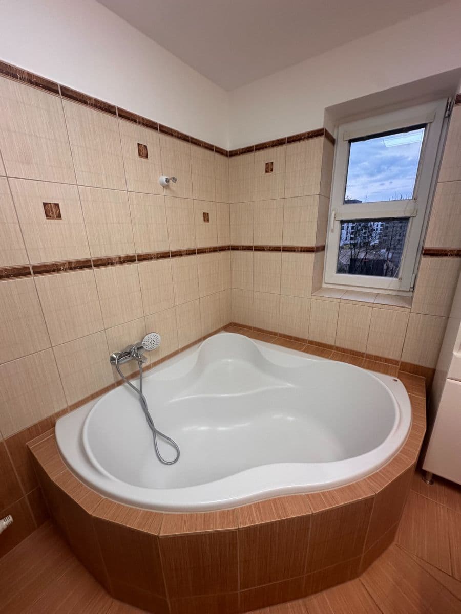 3 bedroom flat to rent, 100 m², Na Perštýně, Liberec, Liberecký Region 3 bedroom flat to rent, 100 m², Na Perštýně, Liberec, Liberecký Region