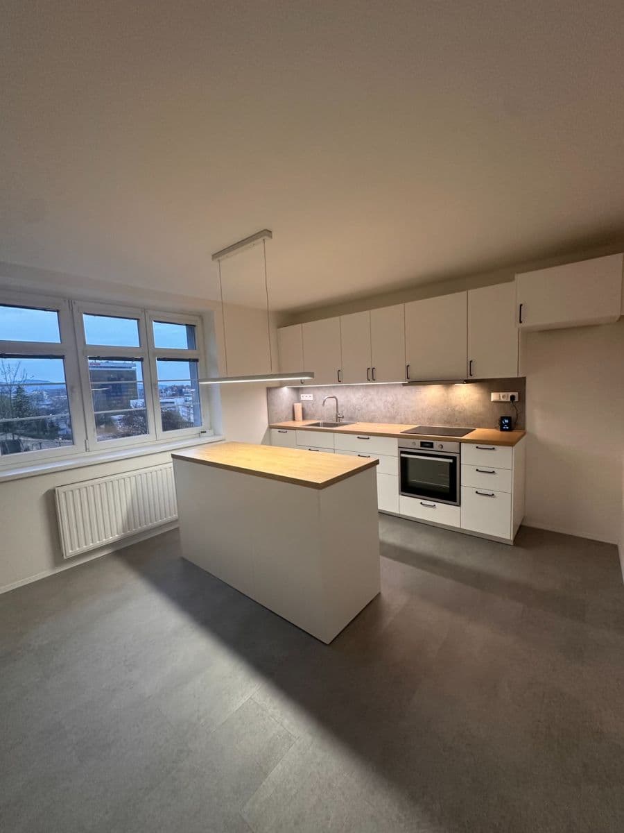 3 bedroom flat to rent, 100 m², Na Perštýně, Liberec, Liberecký Region 3 bedroom flat to rent, 100 m², Na Perštýně, Liberec, Liberecký Region