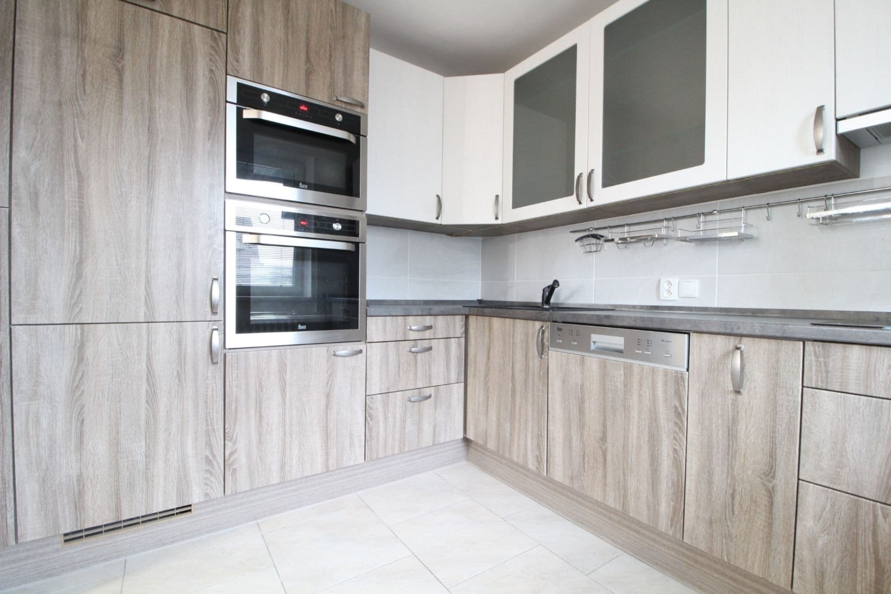 1 bedroom with open-plan kitchen flat to rent, 55 m², Hrušovická, Prague, Prague 1 bedroom with open-plan kitchen flat to rent, 55 m², Hrušovická, Prague, Prague