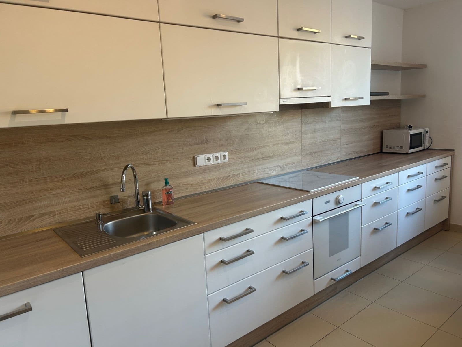 3 bedroom flat to rent, 121 m², Družstevní ochoz, Prague, Prague 3 bedroom flat to rent, 121 m², Družstevní ochoz, Prague, Prague