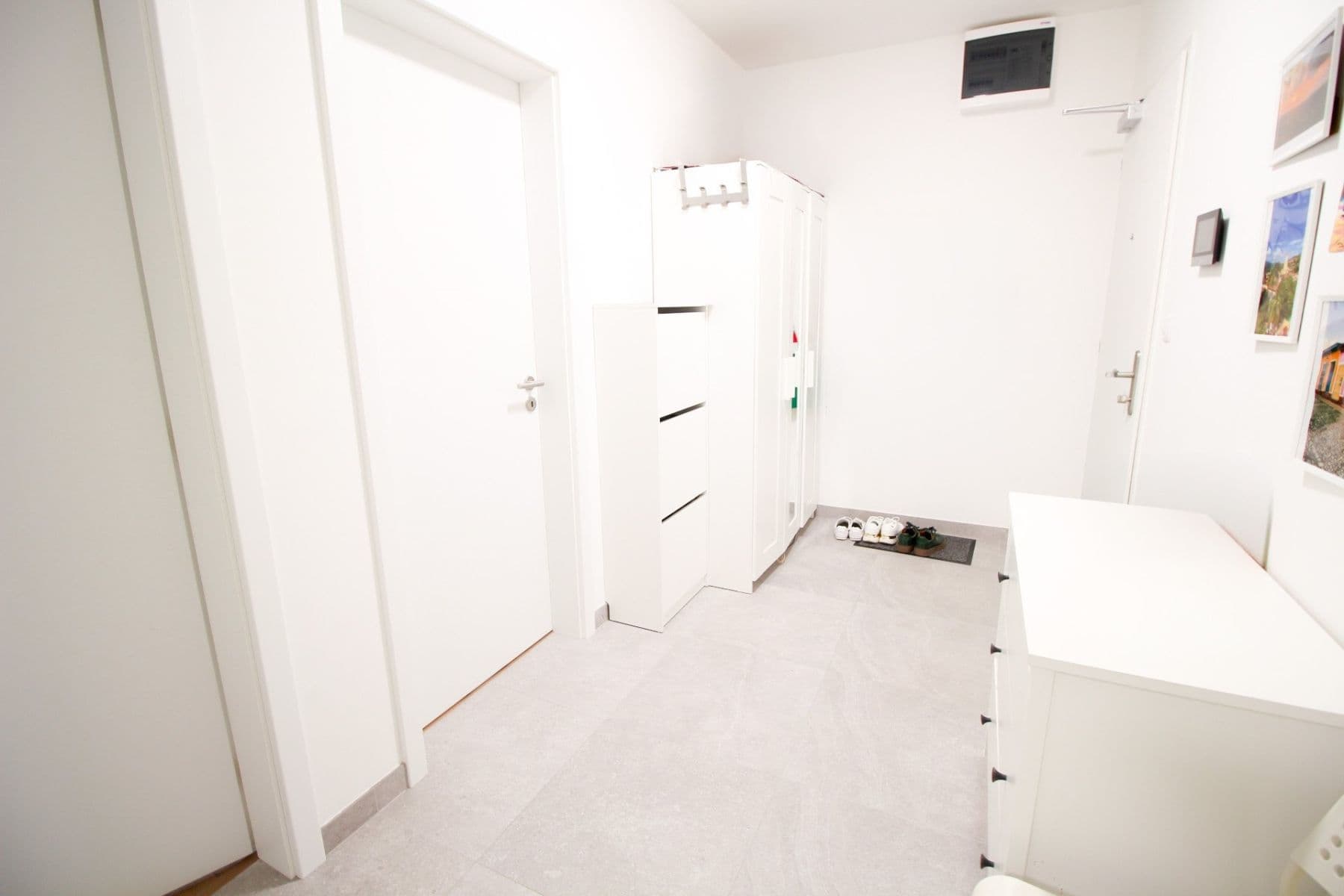 1 bedroom with open-plan kitchen flat to rent, 48 m², Kovářská, Prague, Prague 1 bedroom with open-plan kitchen flat to rent, 48 m², Kovářská, Prague, Prague