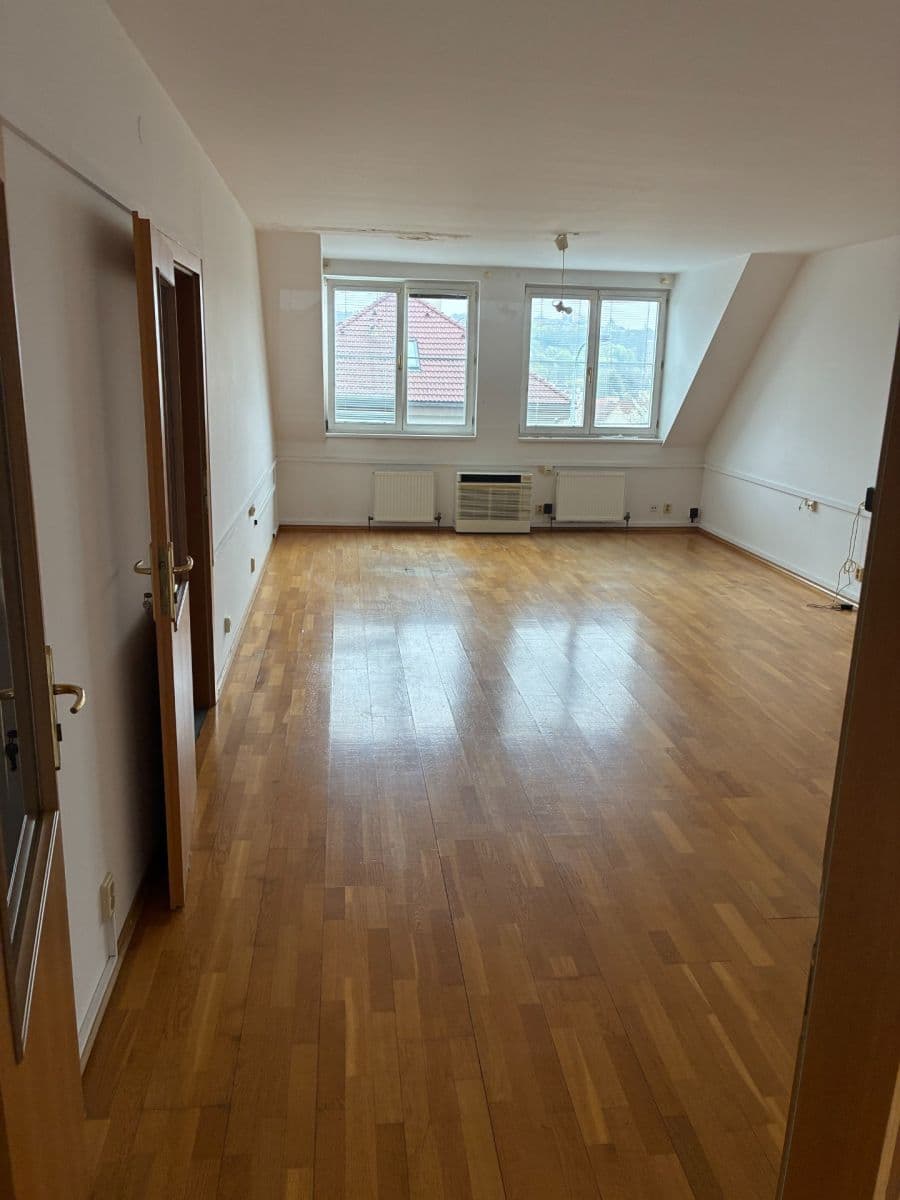 3 bedroom flat to rent, 92 m², Půlkruhová, Prague, Prague 3 bedroom flat to rent, 92 m², Půlkruhová, Prague, Prague