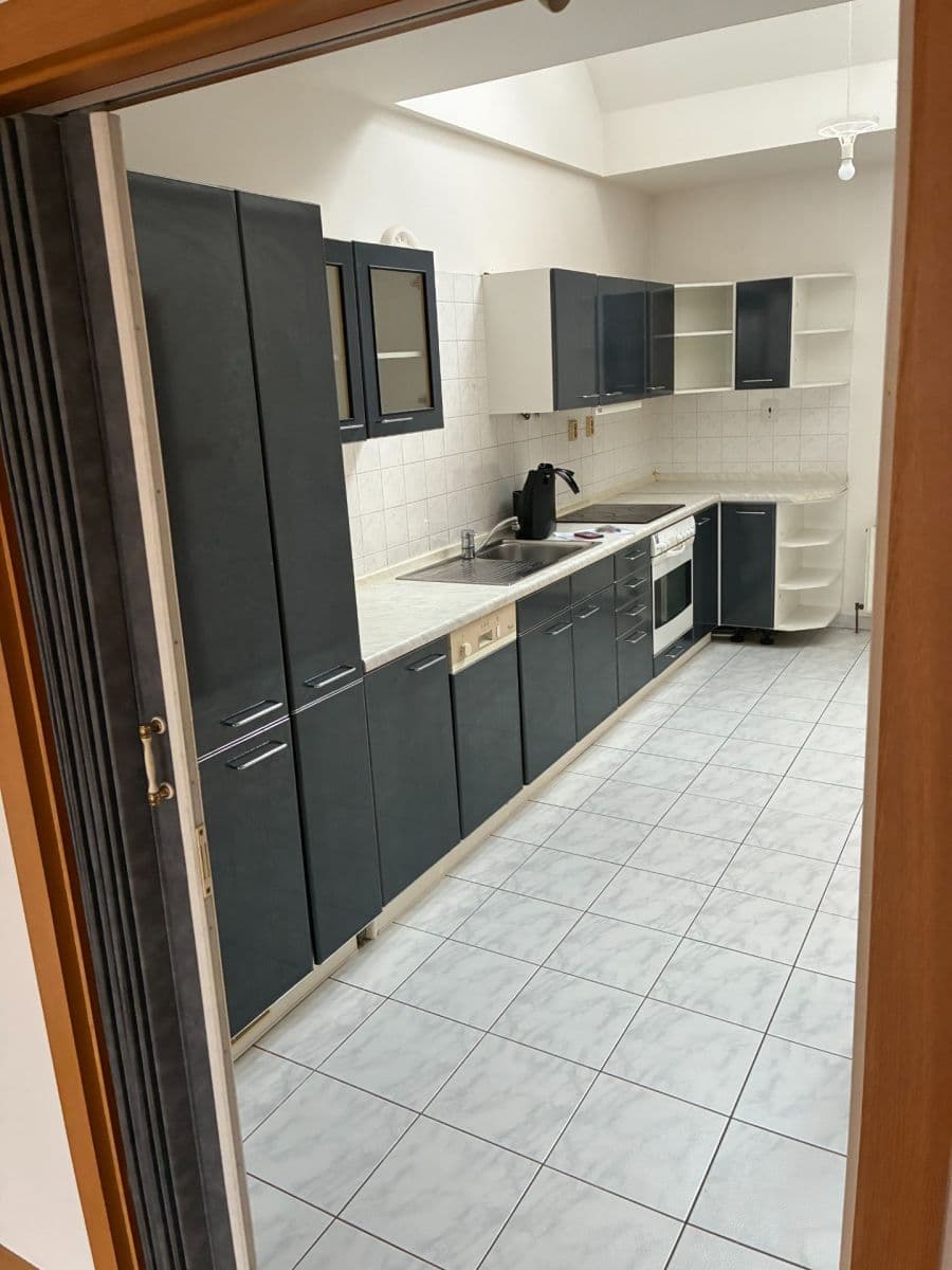 3 bedroom flat to rent, 92 m², Půlkruhová, Prague, Prague 3 bedroom flat to rent, 92 m², Půlkruhová, Prague, Prague