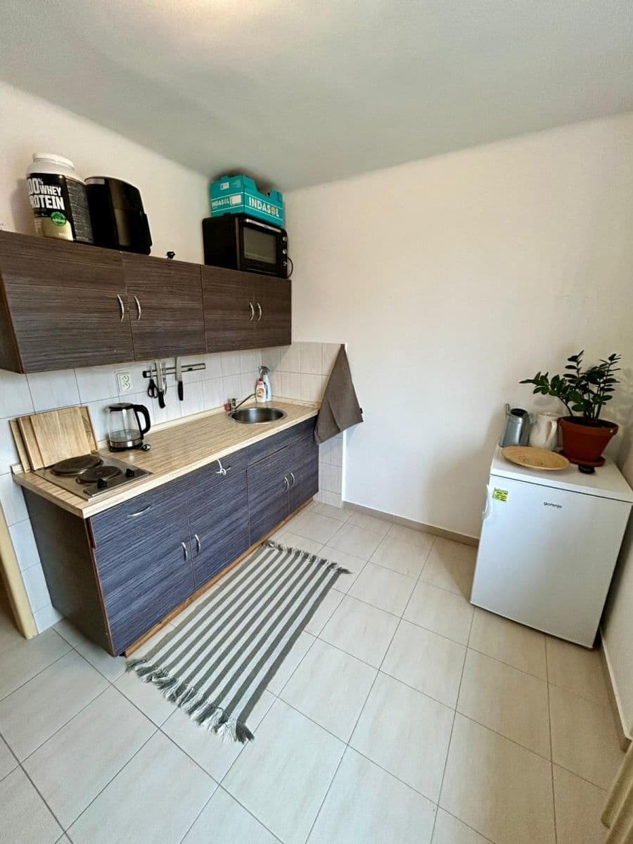 1 bedroom flat to rent, 35 m², Na Okrouhlíku, Pardubice, Pardubický Region 1 bedroom flat to rent, 35 m², Na Okrouhlíku, Pardubice, Pardubický Region