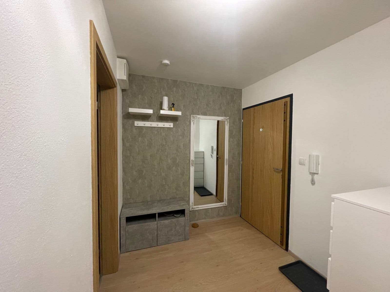 1 bedroom with open-plan kitchen flat to rent, 47 m², Ječná, Hostivice, Středočeský Region 1 bedroom with open-plan kitchen flat to rent, 47 m², Ječná, Hostivice, Středočeský Region